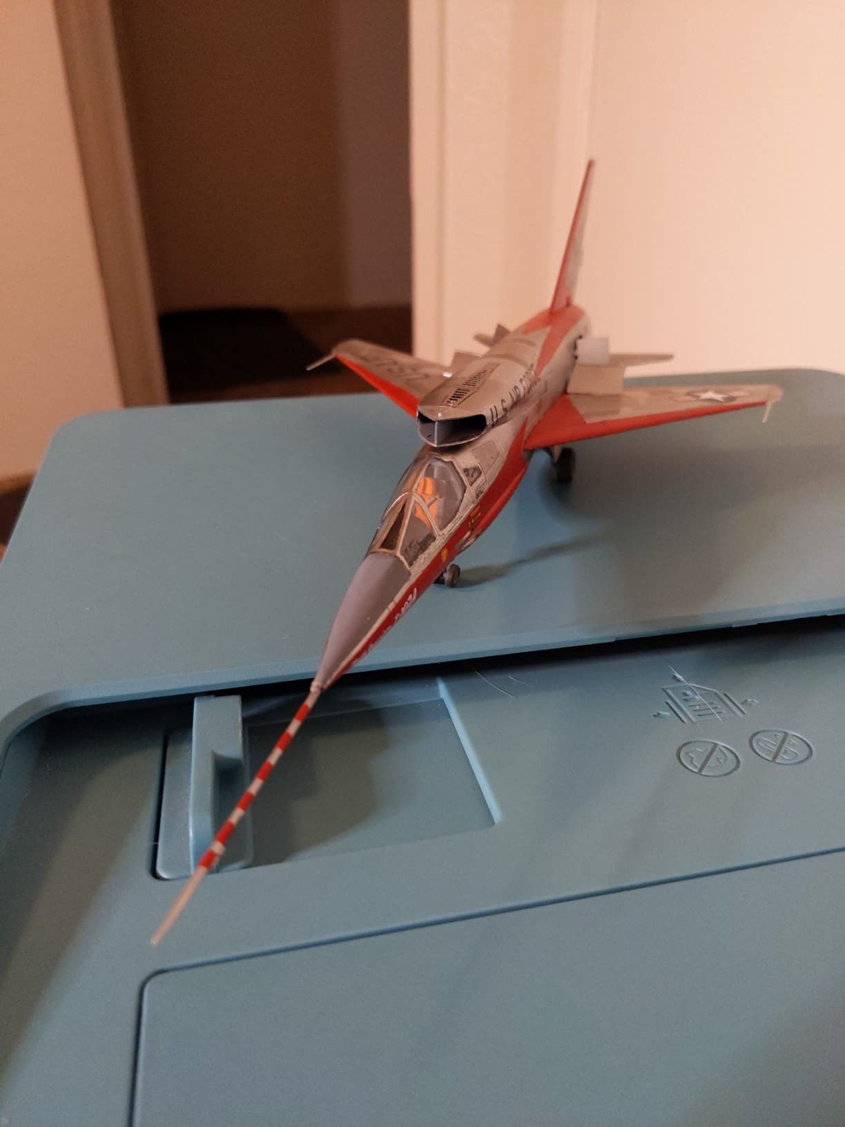 Trumpeter F107A Ultra Sabre Prototype Aircraft (1/72 Scale) customer photo 2