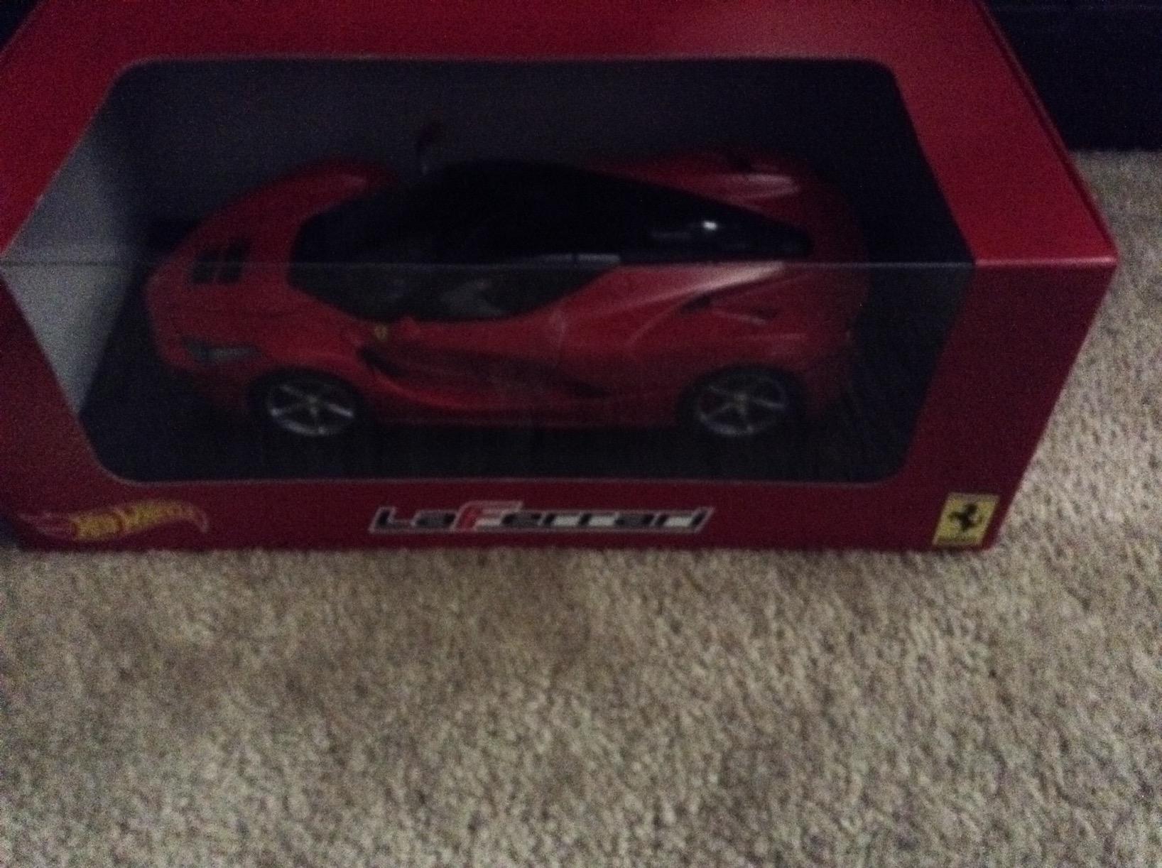 Elite Heritage LaFerrari, Red Vehicle (1:18 Scale) customer photo 1