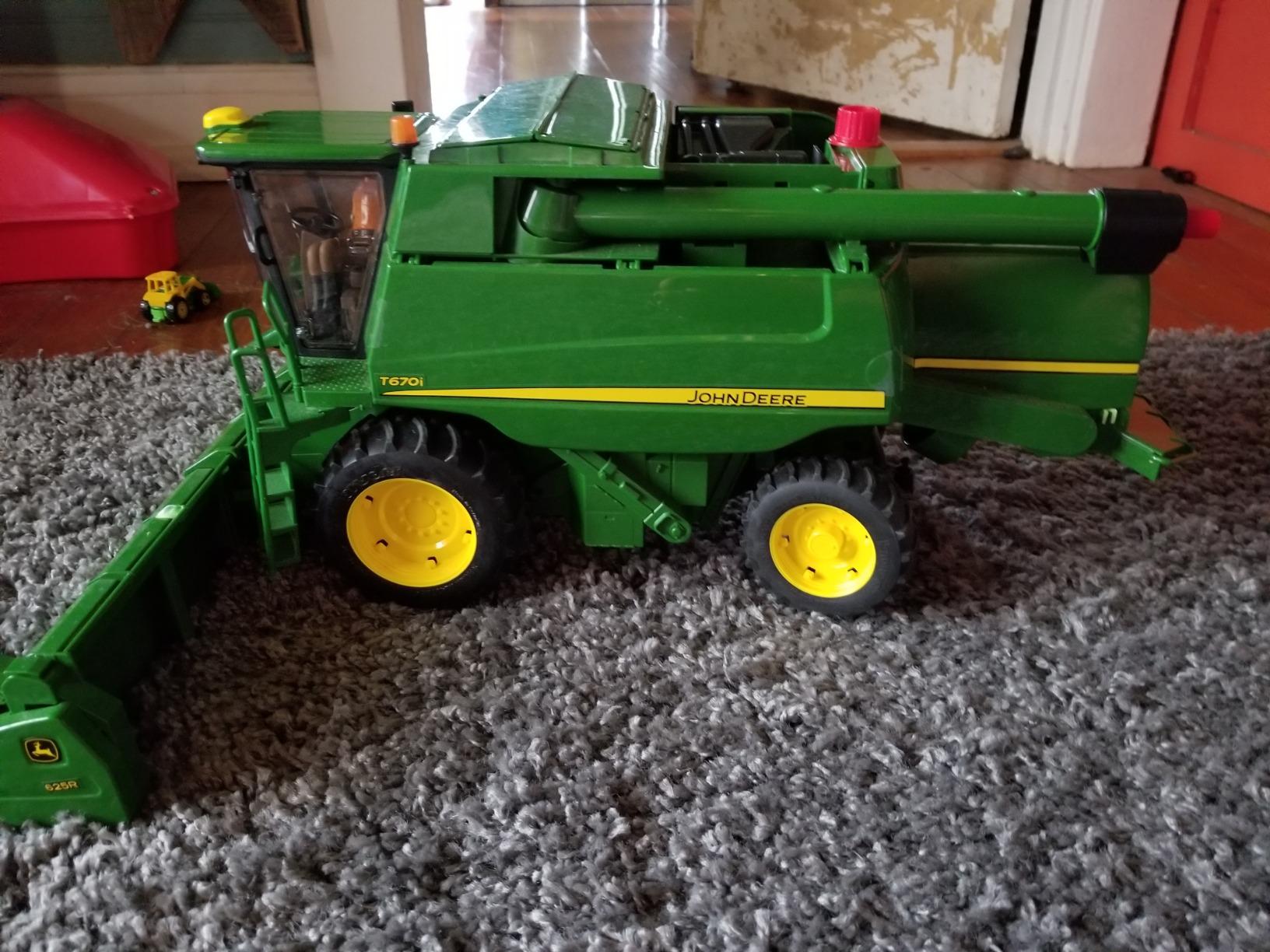 Bruder John Deere T670i Combine Harvester customer photo 1