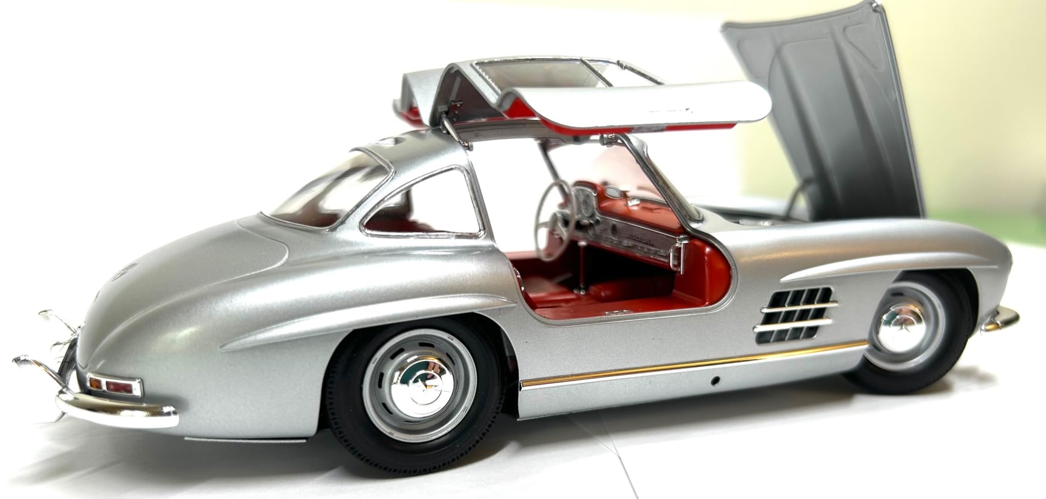 Tamiya 1/24 Mercedes-Benz 300SL Sports Car Model Kit TAM24338 customer photo 1