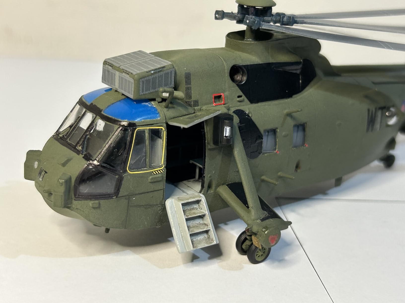 Airfix A04056 Westland Sea King HC.4, Scale 1:72 Military Helicopter Plastic Model Kit, Navy customer photo 1