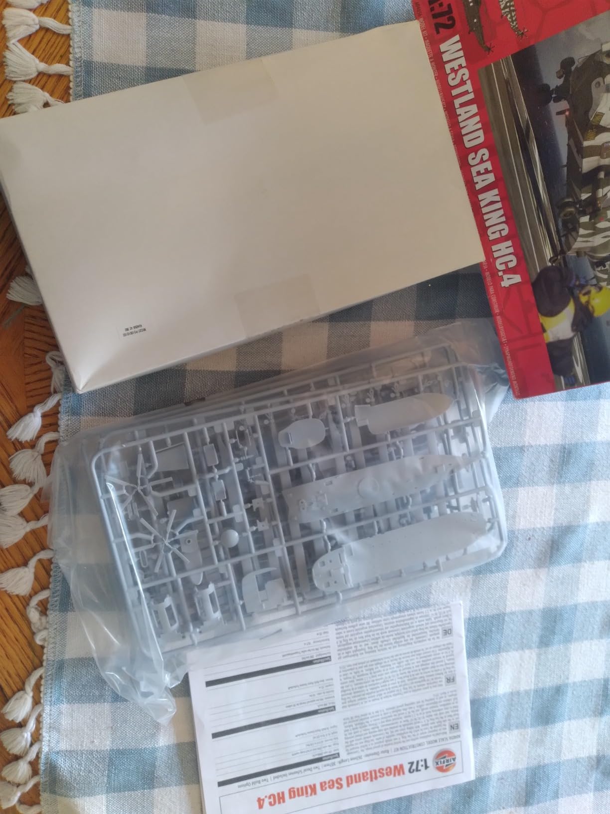 Airfix A04056 Westland Sea King HC.4, Scale 1:72 Military Helicopter Plastic Model Kit, Navy customer photo 2