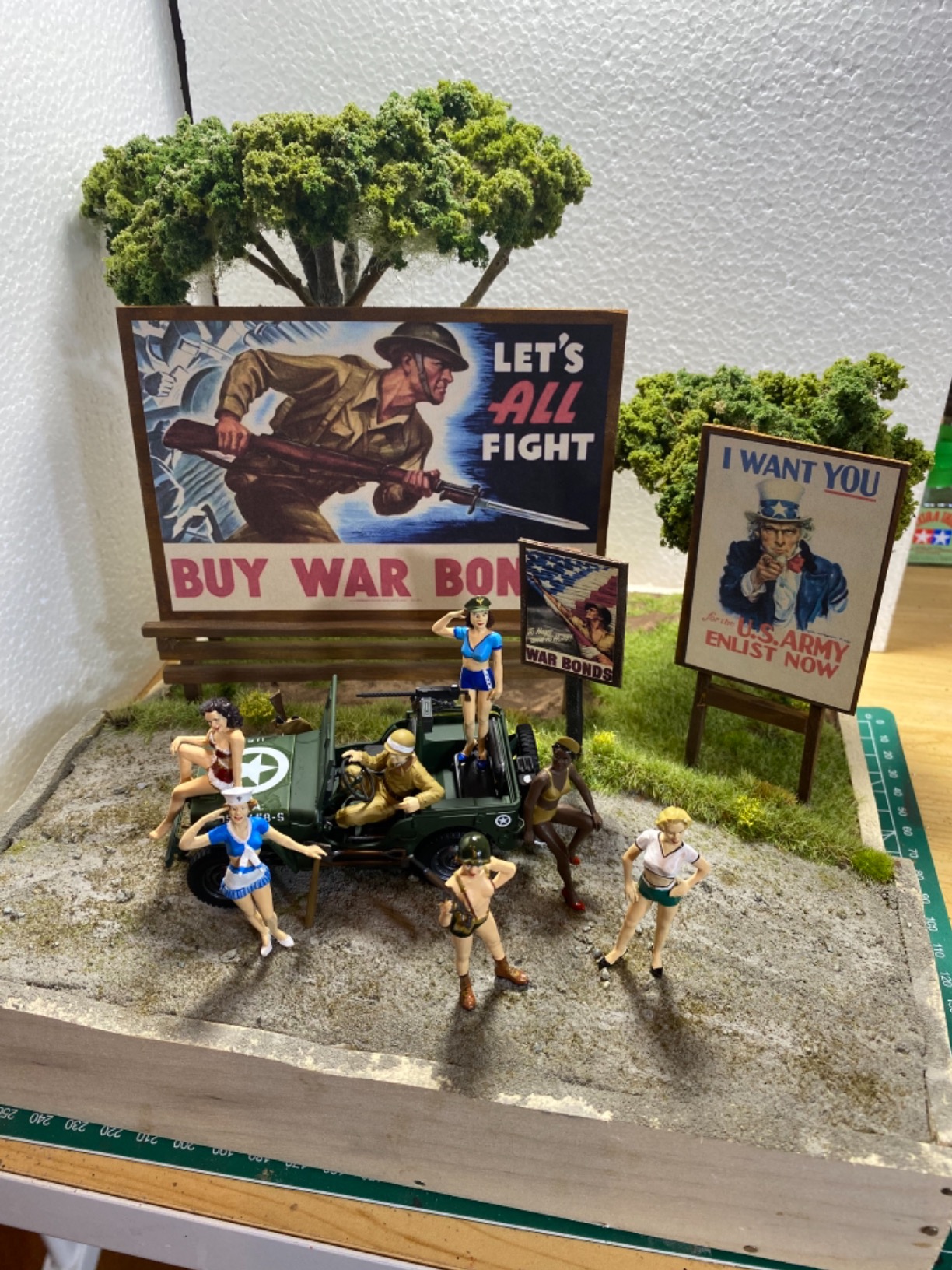 Master Box Models 1/35 Pin-up Women Posing in Legendary Pin-up Style - 6 Figure Set customer photo 1