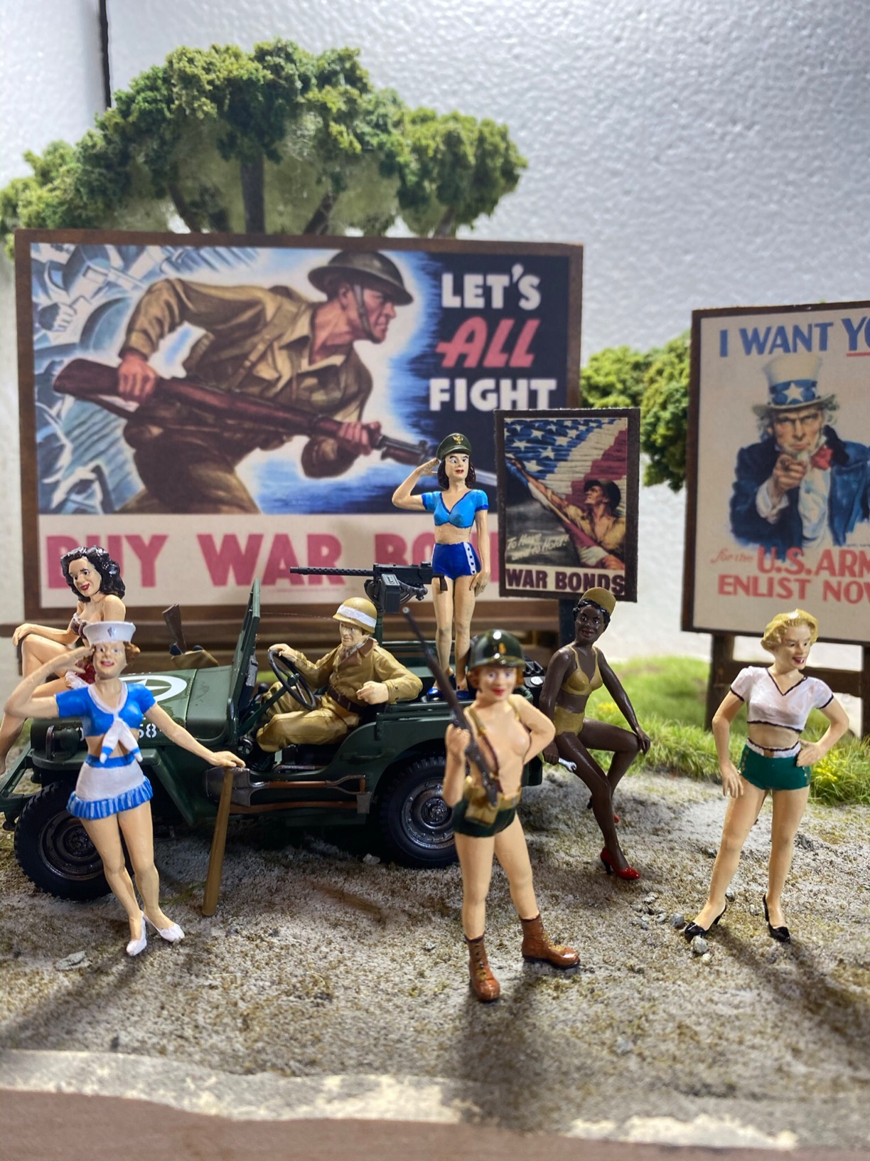 Master Box Models 1/35 Pin-up Women Posing in Legendary Pin-up Style - 6 Figure Set customer photo 2