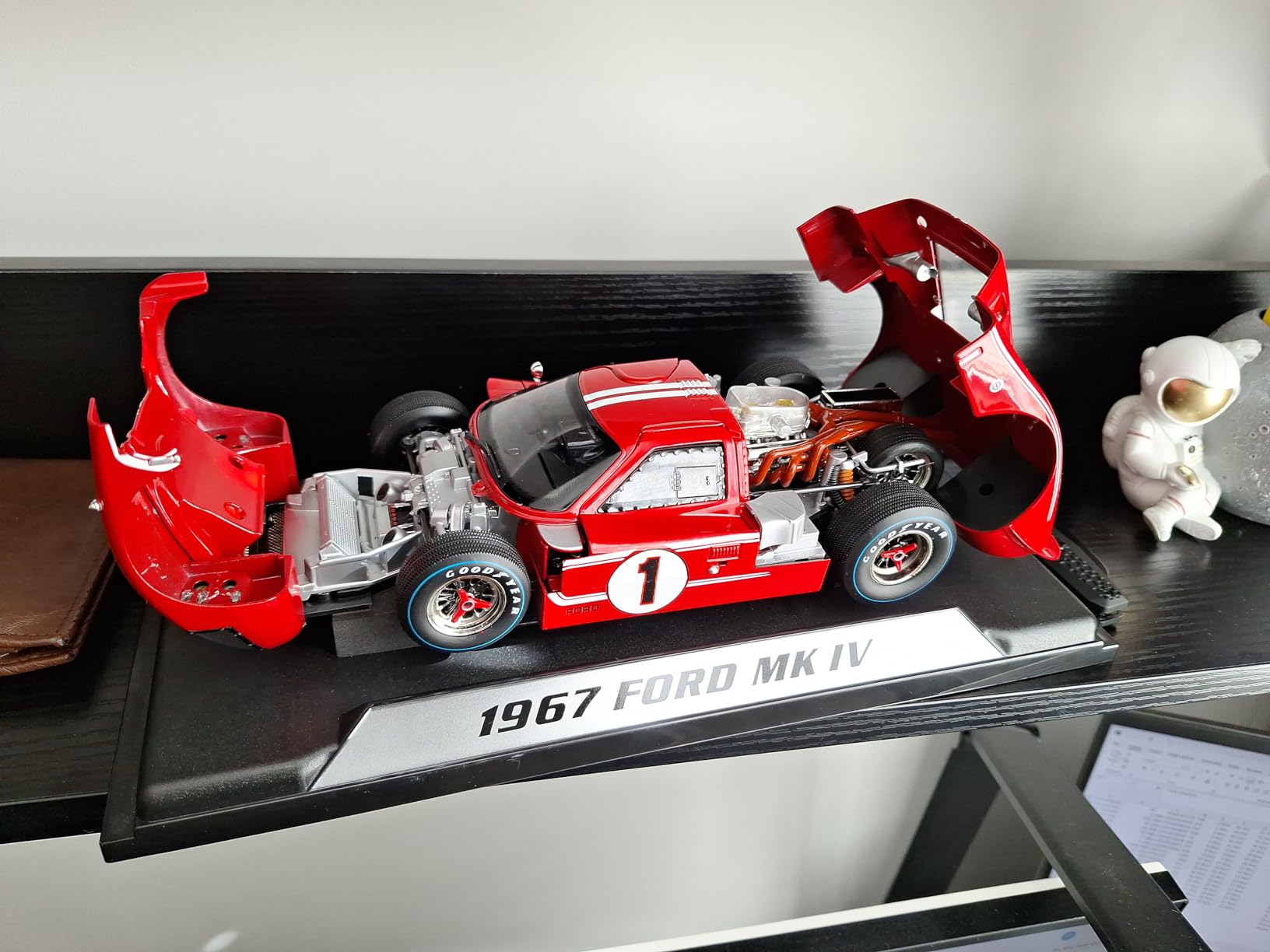 SC423 1967 Ford GT MK IV #1 Red LeMans Winner 24 Hours 1/18 Diecast Model Car customer photo 2
