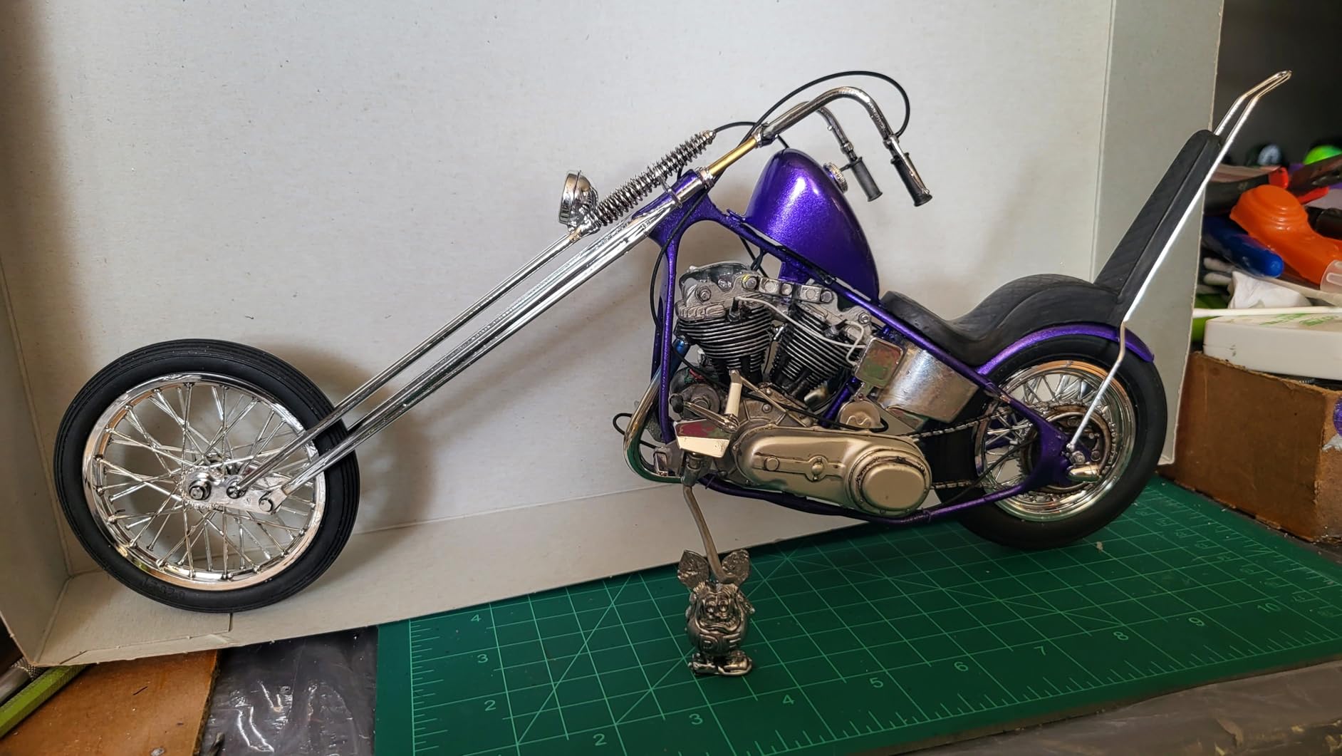 Revell 17326 L.A. Street Chopper 1:8 Scale 107-Piece Skill Level 5 Model Motorcycle Bike Building Kit customer photo 2