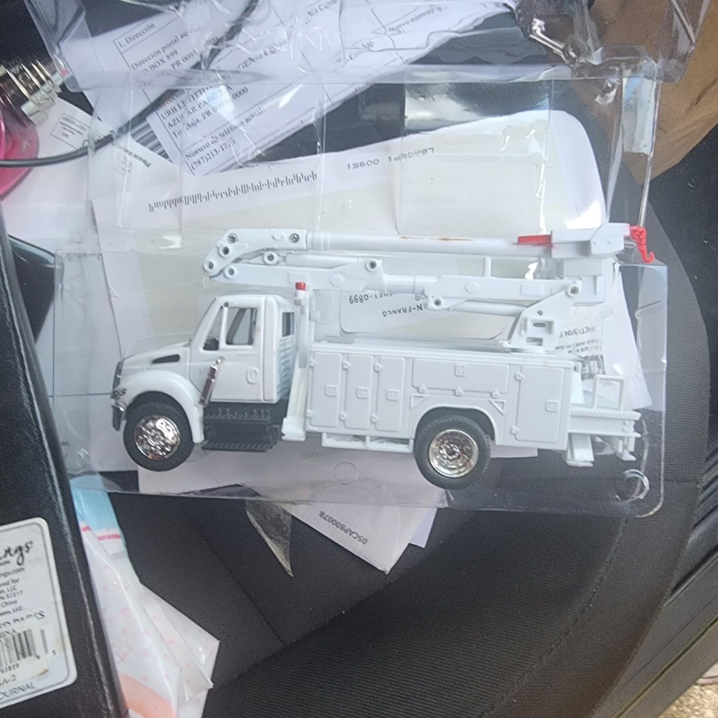 4200 Line Maintenance Truck 1/43 Scale Diecast Metal Model customer photo 2