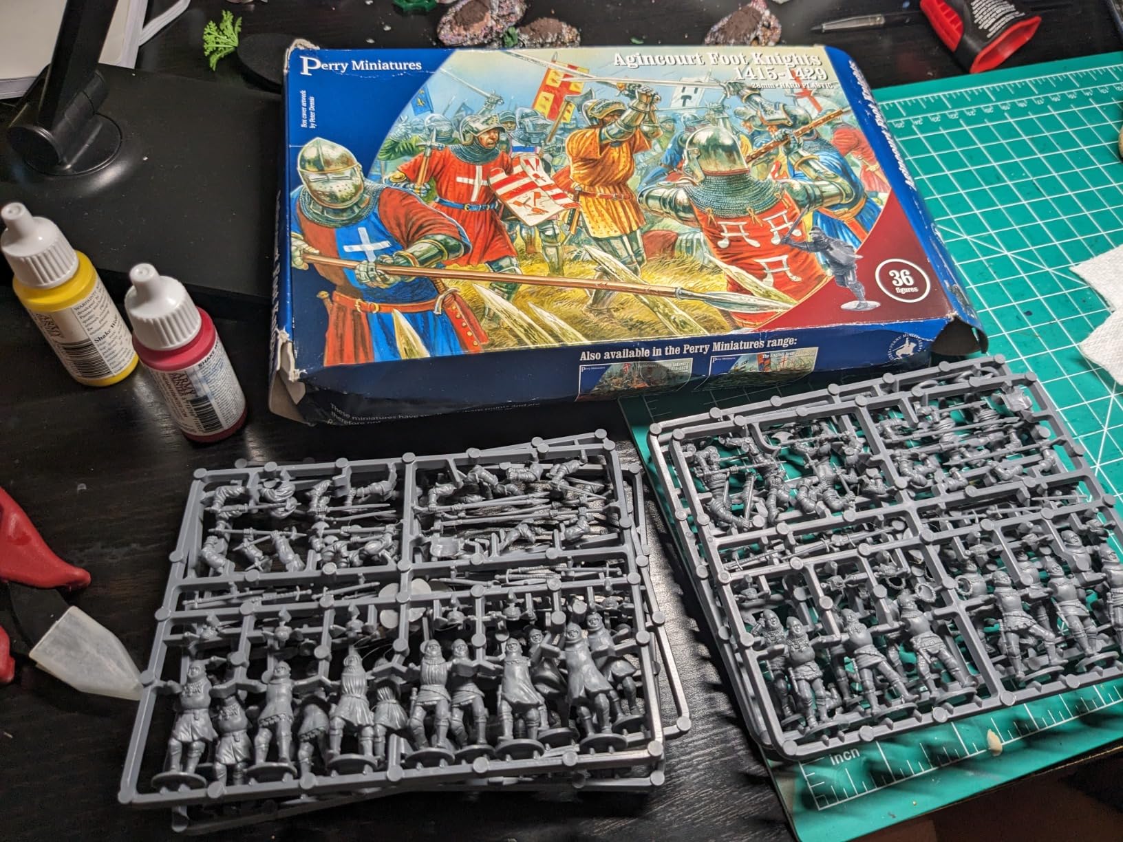 Perry Miniatures - Set AO 60 Agincourt Foot Knights 1415-29 Plastic 28mm Toy Soldiers Set customer photo 2