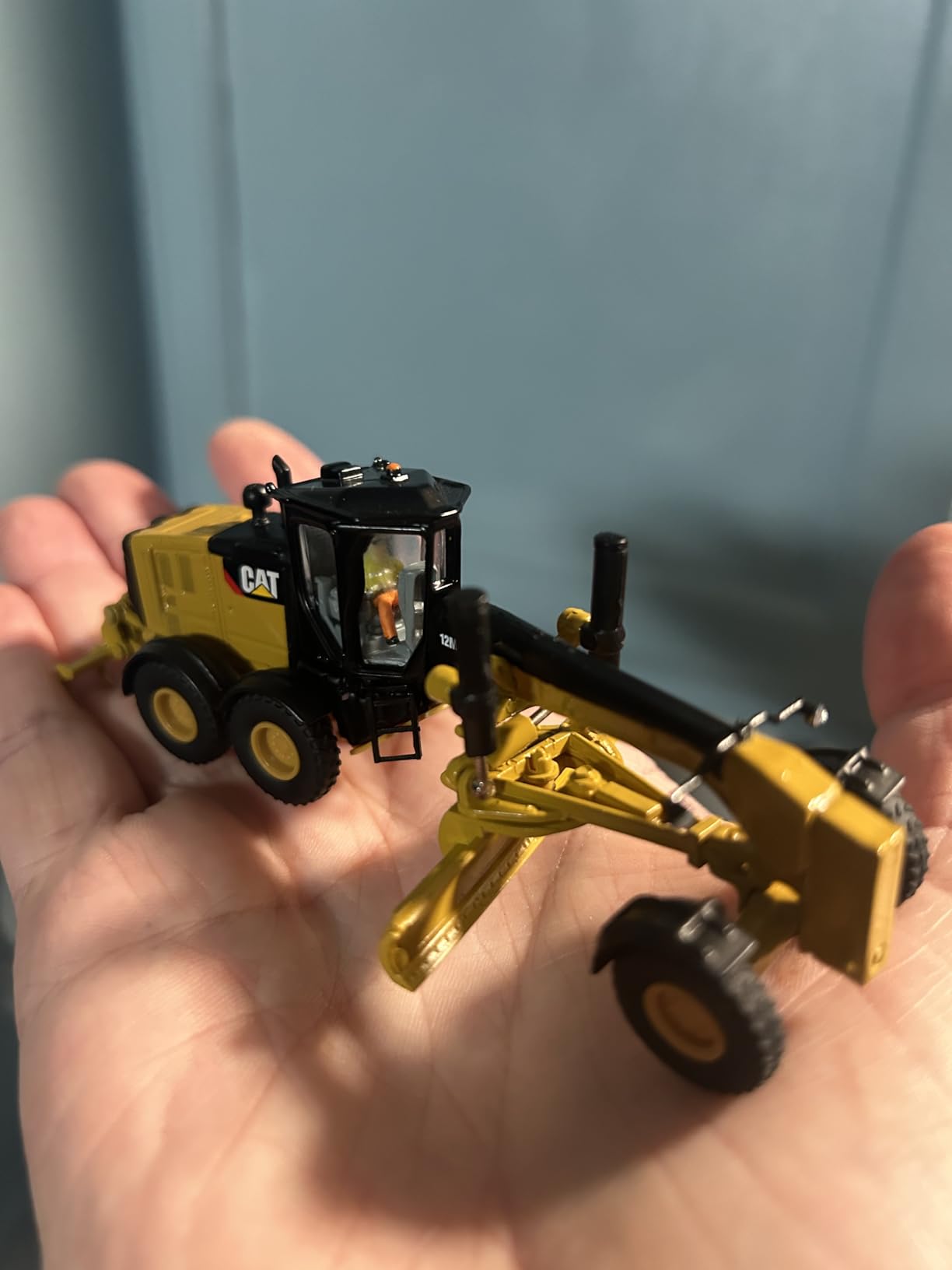 Caterpillar 12M3 Motor Grader HO Series Vehicle, Scale 1:87 customer photo 2