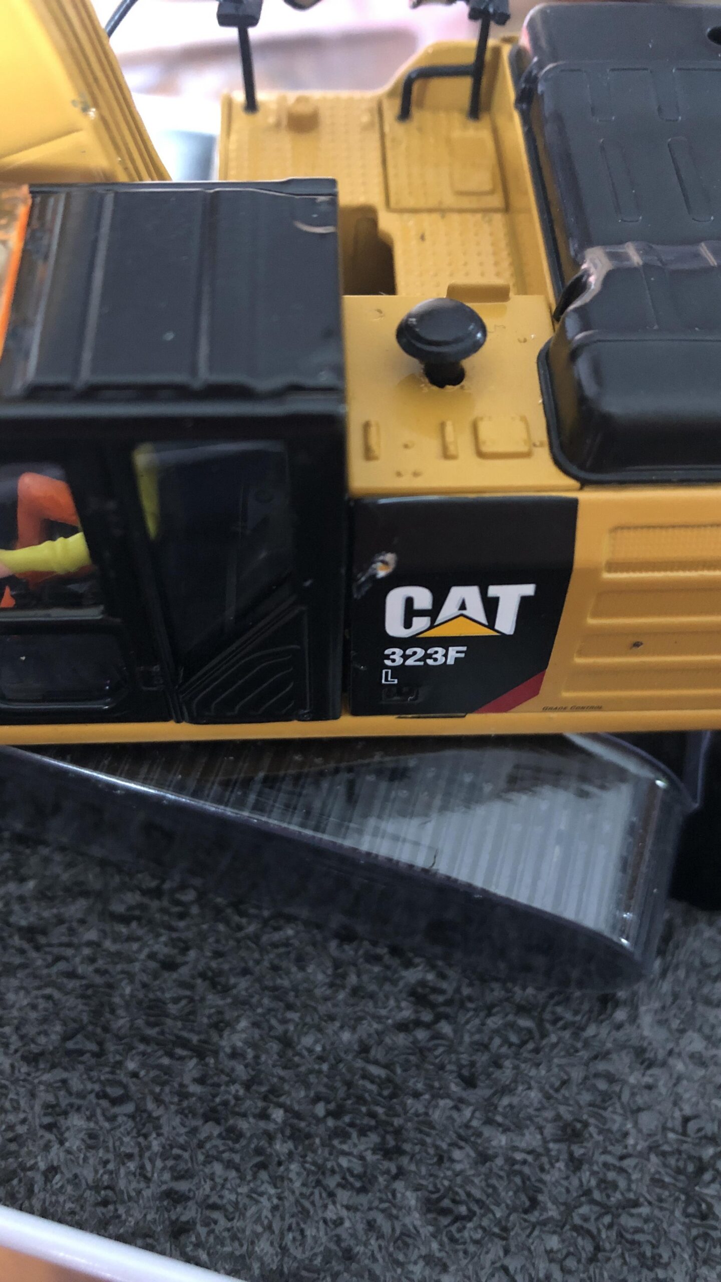 Caterpillar 323F Medium Excavator High Line Series Vehicle customer photo 2