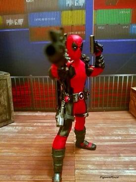 Mezco ONE:12 Collective 76450 Deadpool Figure customer photo 1