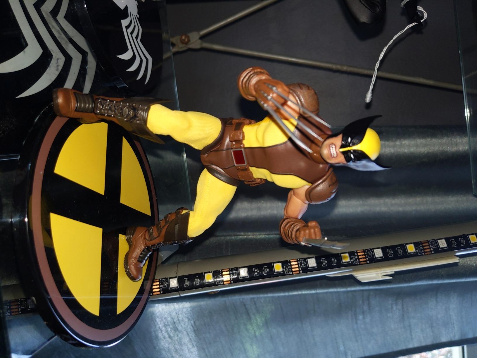 Mezco Toys One: 12 Collective: Marvel Wolverine Action Figure customer photo 1