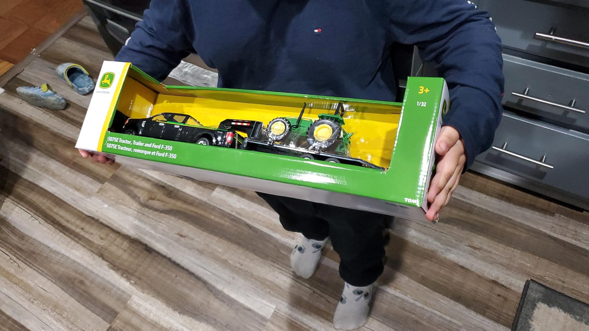 ERTL Ford F350 Pickup and Tractor Toy Set - 1:32 Scale - Includes John Deere Tractor Toy, Ford F350 Pickup Truck Toy and Gooseneck Trailer - 17.25 x 3.2 x 4.5 inches - Ages 3 Years and Up customer photo 2