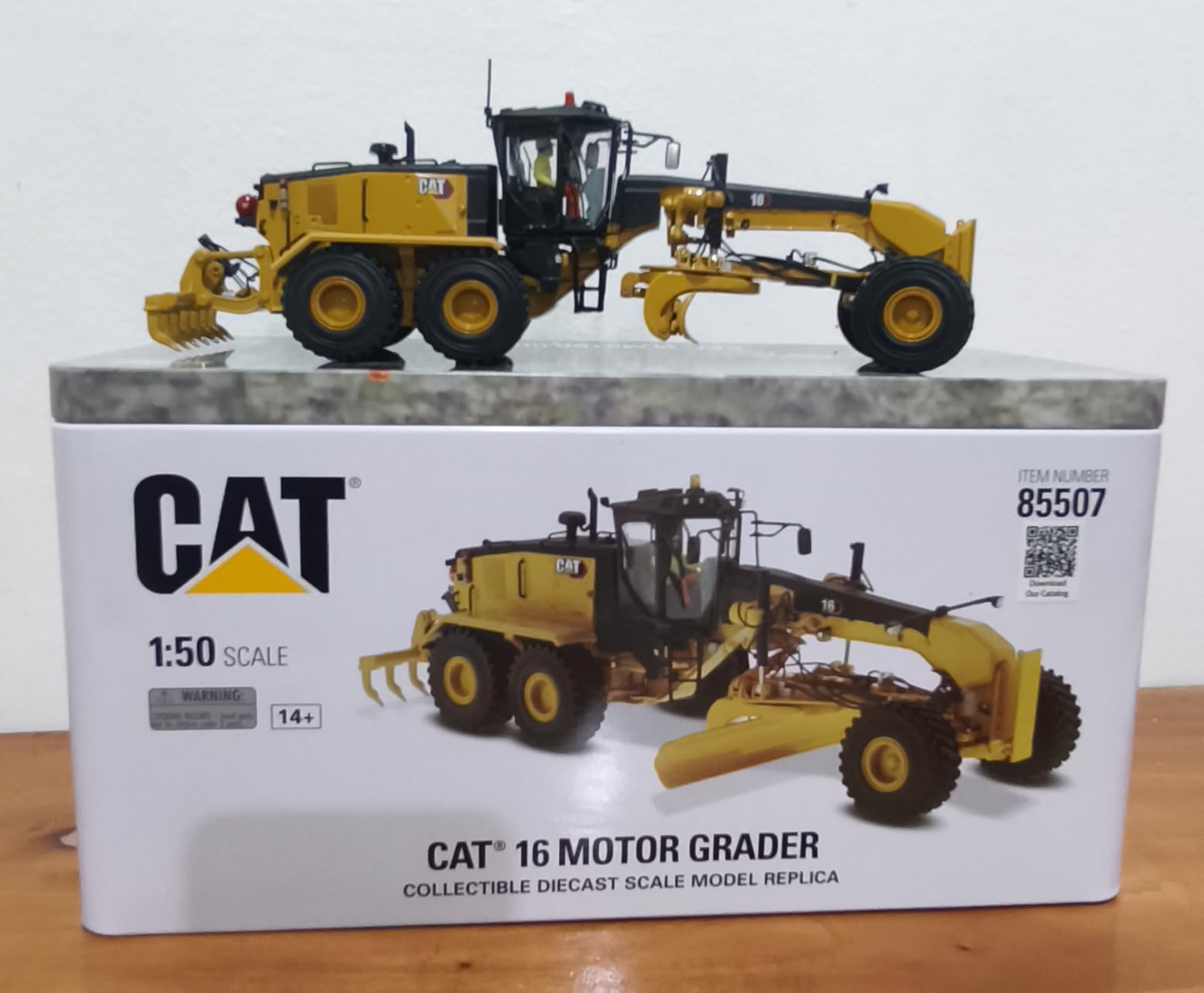 1:50 Caterpillar 16M3 Motor Grader - Diecast Masters High Line Series 85507 customer photo 1