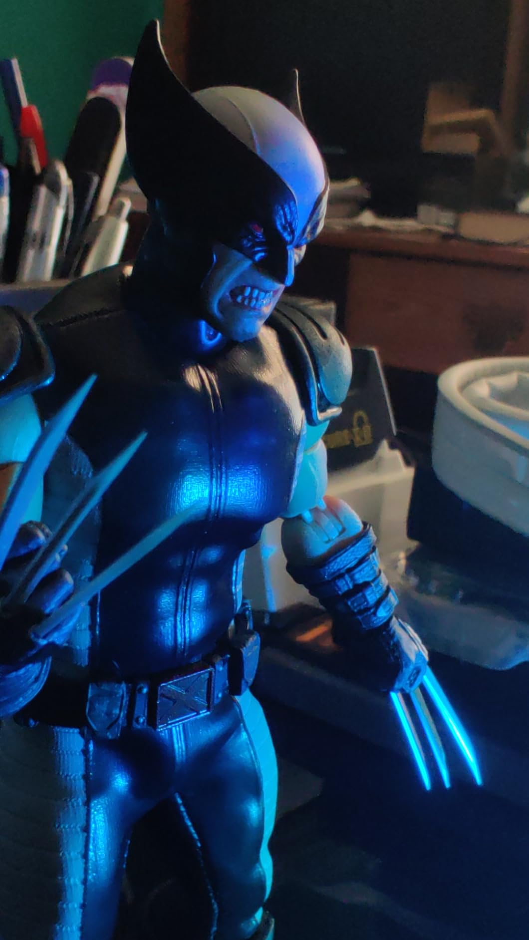 Mezco Toys MAR178670 One: 12 Collective: Marvel X-Force Wolverine Action Figure customer photo 1