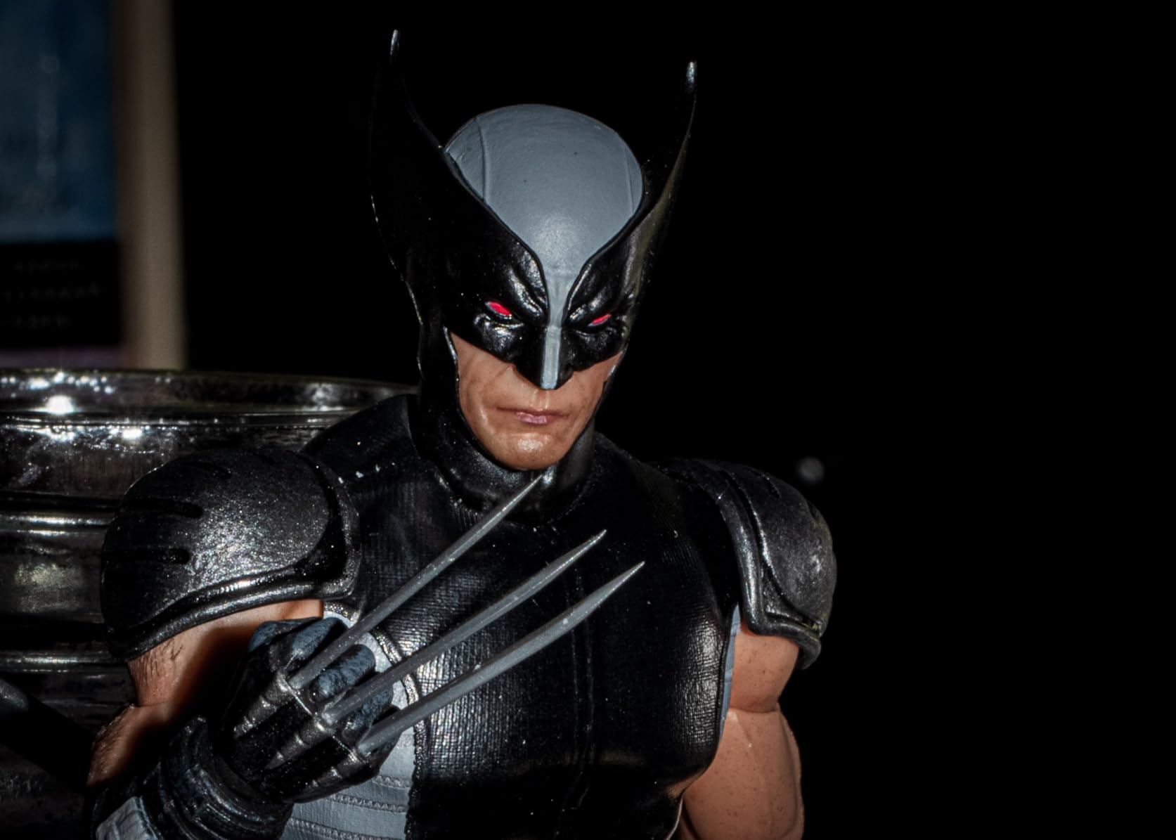 Mezco Toys MAR178670 One: 12 Collective: Marvel X-Force Wolverine Action Figure customer photo 2