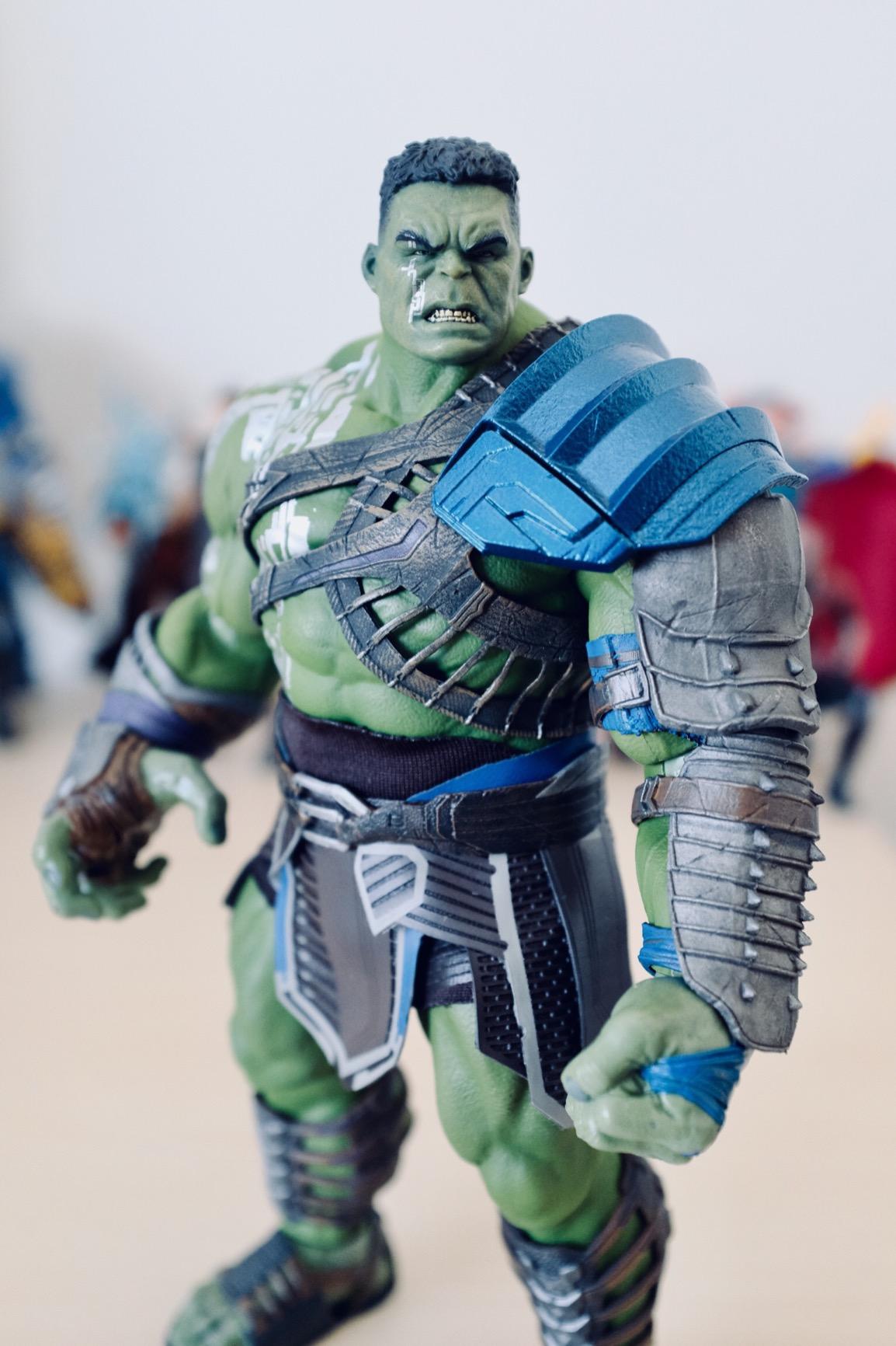 Mezco Toys One: 12 Collective: Marvel Thor Ragnarok Gladiator Hulk Action Figure customer photo 1