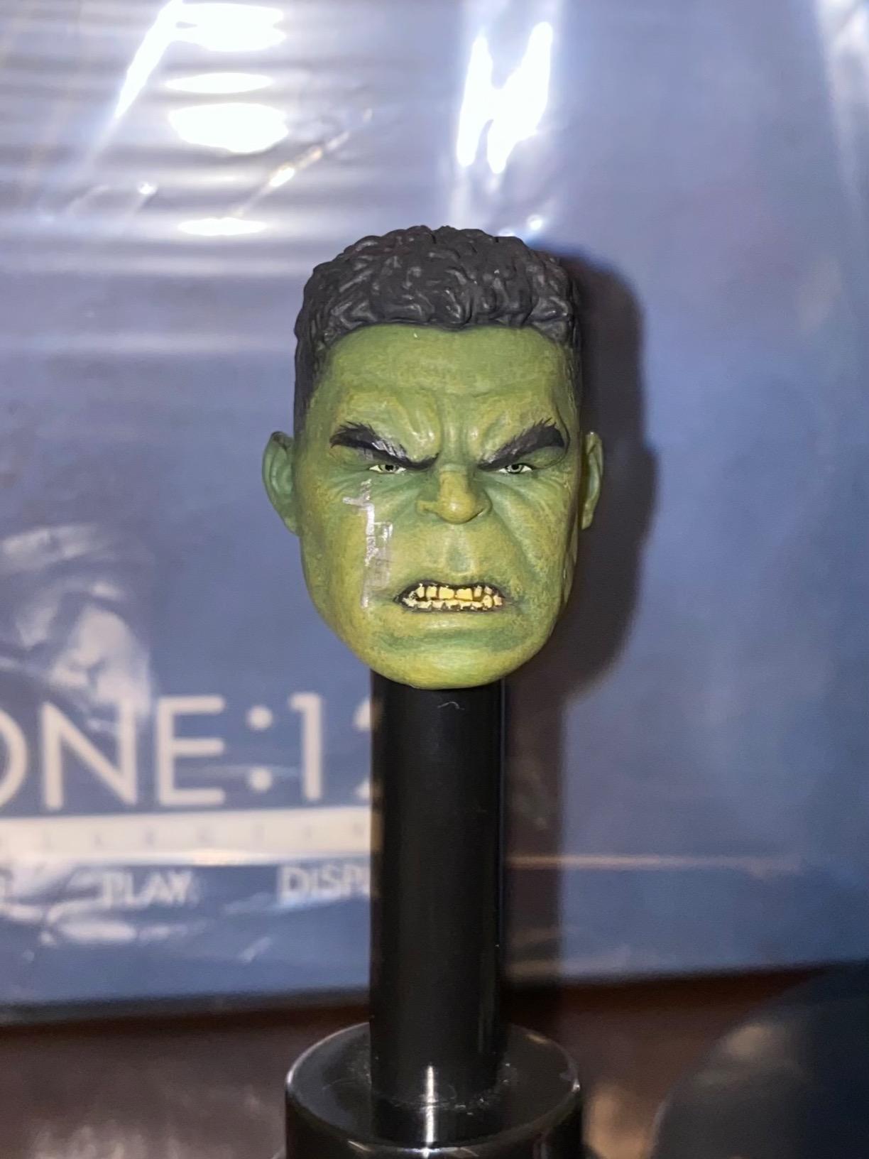 Mezco Toys One: 12 Collective: Marvel Thor Ragnarok Gladiator Hulk Action Figure customer photo 2