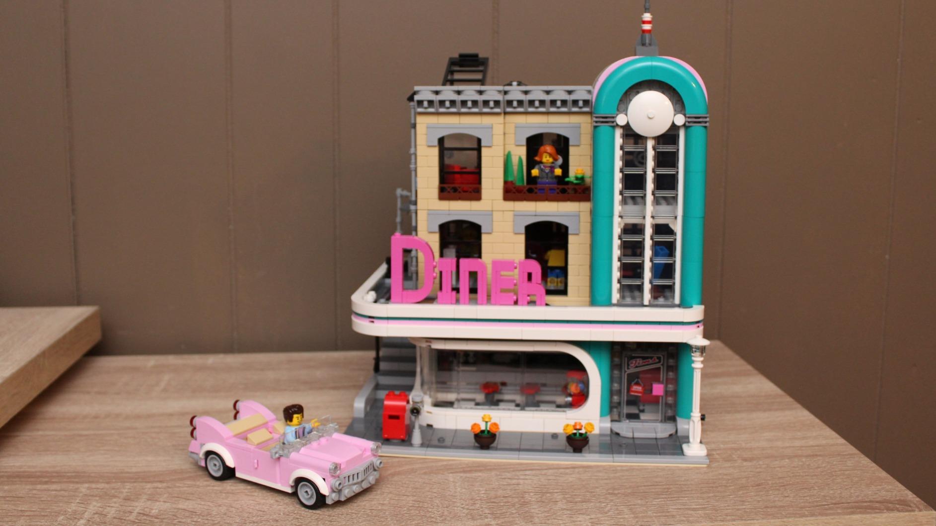 LEGO Creator Expert Downtown Diner 10260 Building Kit (2480 Pieces) customer photo 1