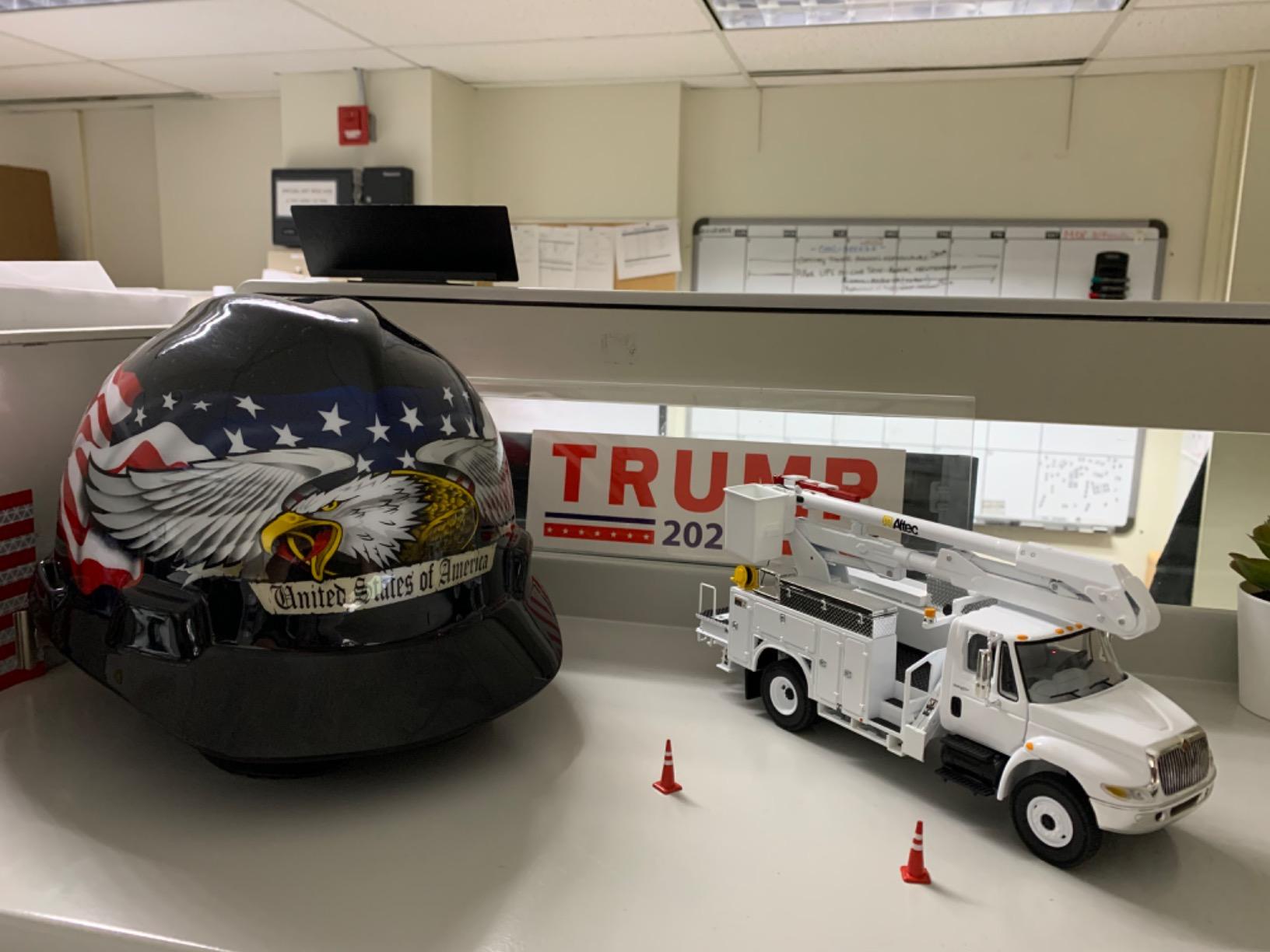 White: International DuraStar with Utility Bucket Body (1/34 Scale) customer photo 1