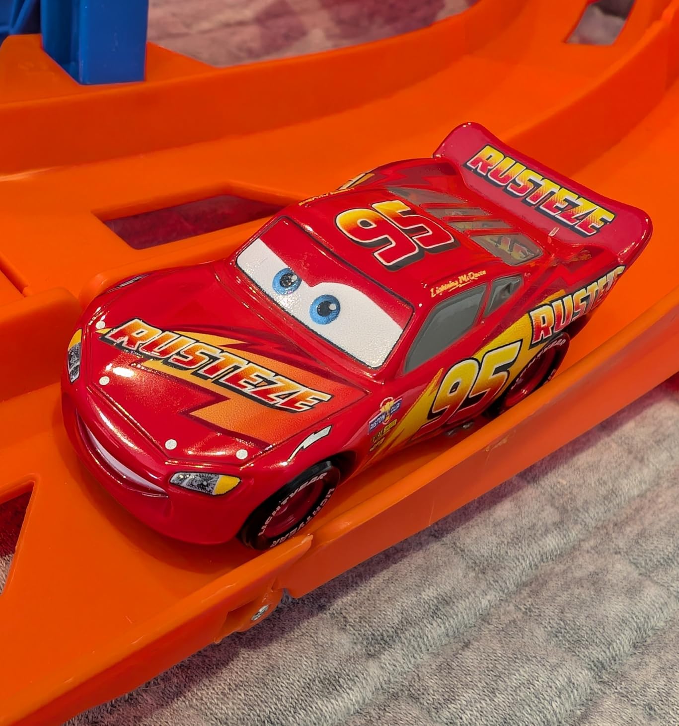 TAKARA TOMY Tomica Disney Cars C-16 Lightning McQueen (Cars 3 Intro Type) customer photo 1