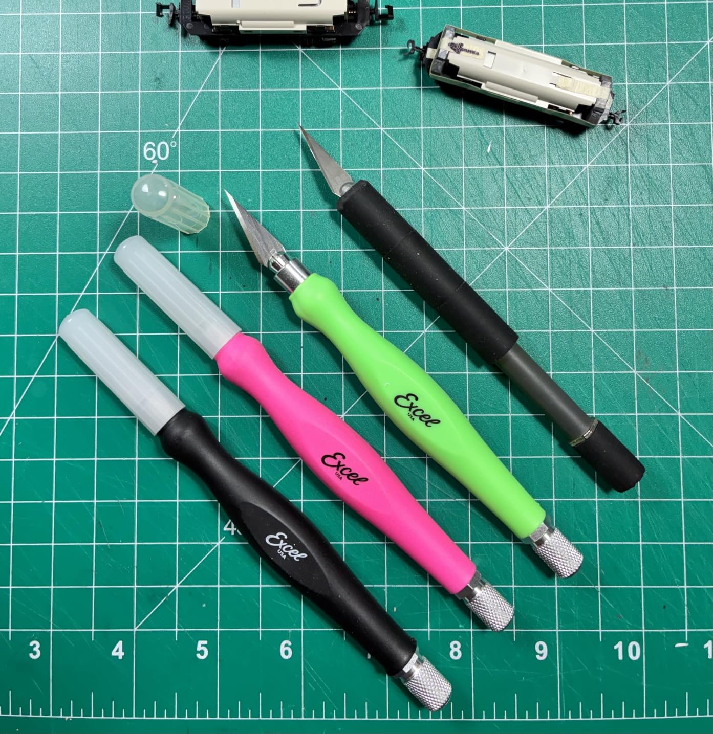 Excel Blades Fit Grip Craft Knife With #11 Ultra-Sharp Carbon Steel Angled Blade - Precision Craft Knife With Contoured Rubberized Grip For DIY, Art, Hobby, And Model Projects - Black, Made In The USA customer photo 1