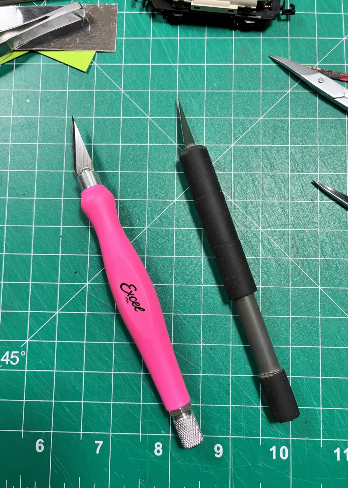 Excel Blades Fit Grip Craft Knife With #11 Ultra-Sharp Carbon Steel Angled Blade - Precision Craft Knife With Contoured Rubberized Grip For DIY, Art, Hobby, And Model Projects - Black, Made In The USA customer photo 2