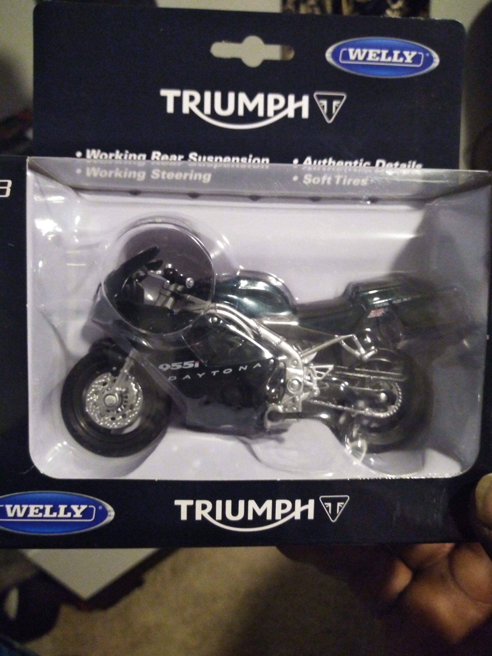 Welly Die Cast Motorcycle Black Triumph 2002 Daytona 955i, 1:18 Scale customer photo 1