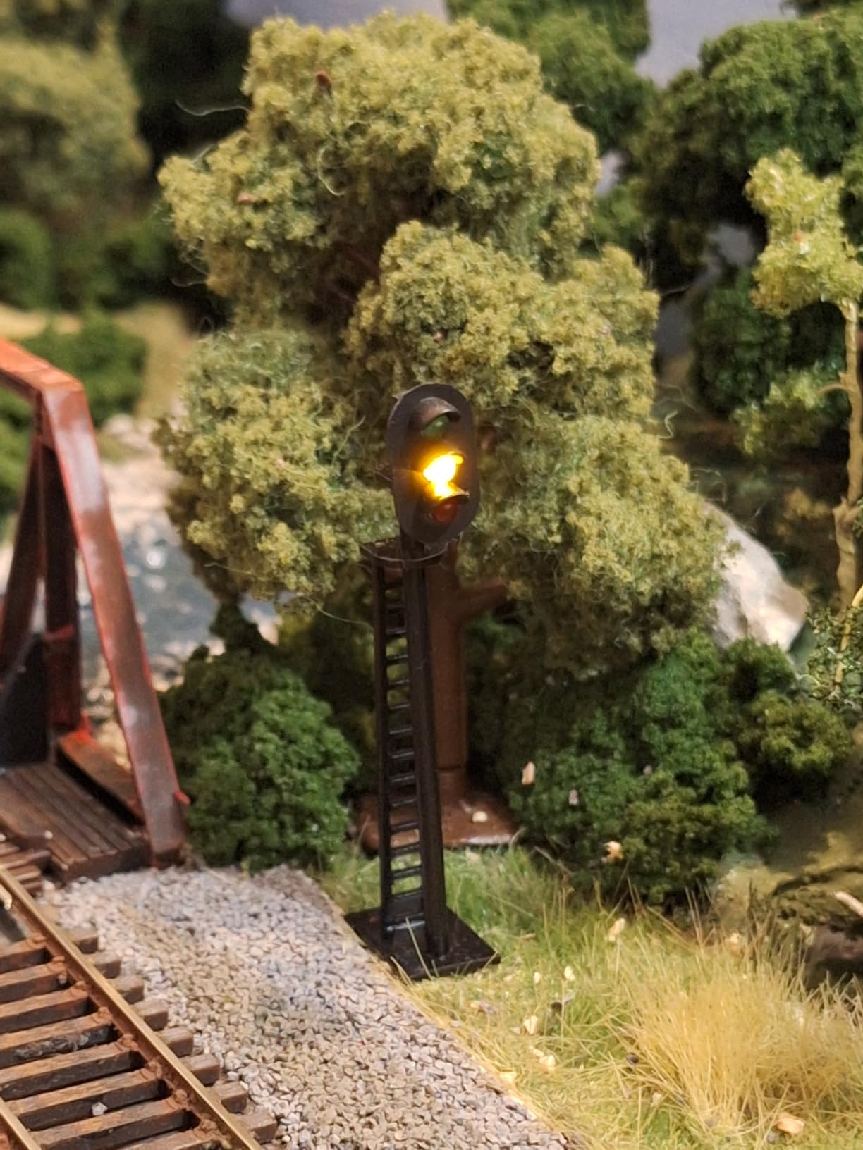 JTD04 5pcs Model Railway 3-Light Block Signals Green/Yellow/Red HO Scale 6.8cm 12V LED Traffic Lights customer photo 1