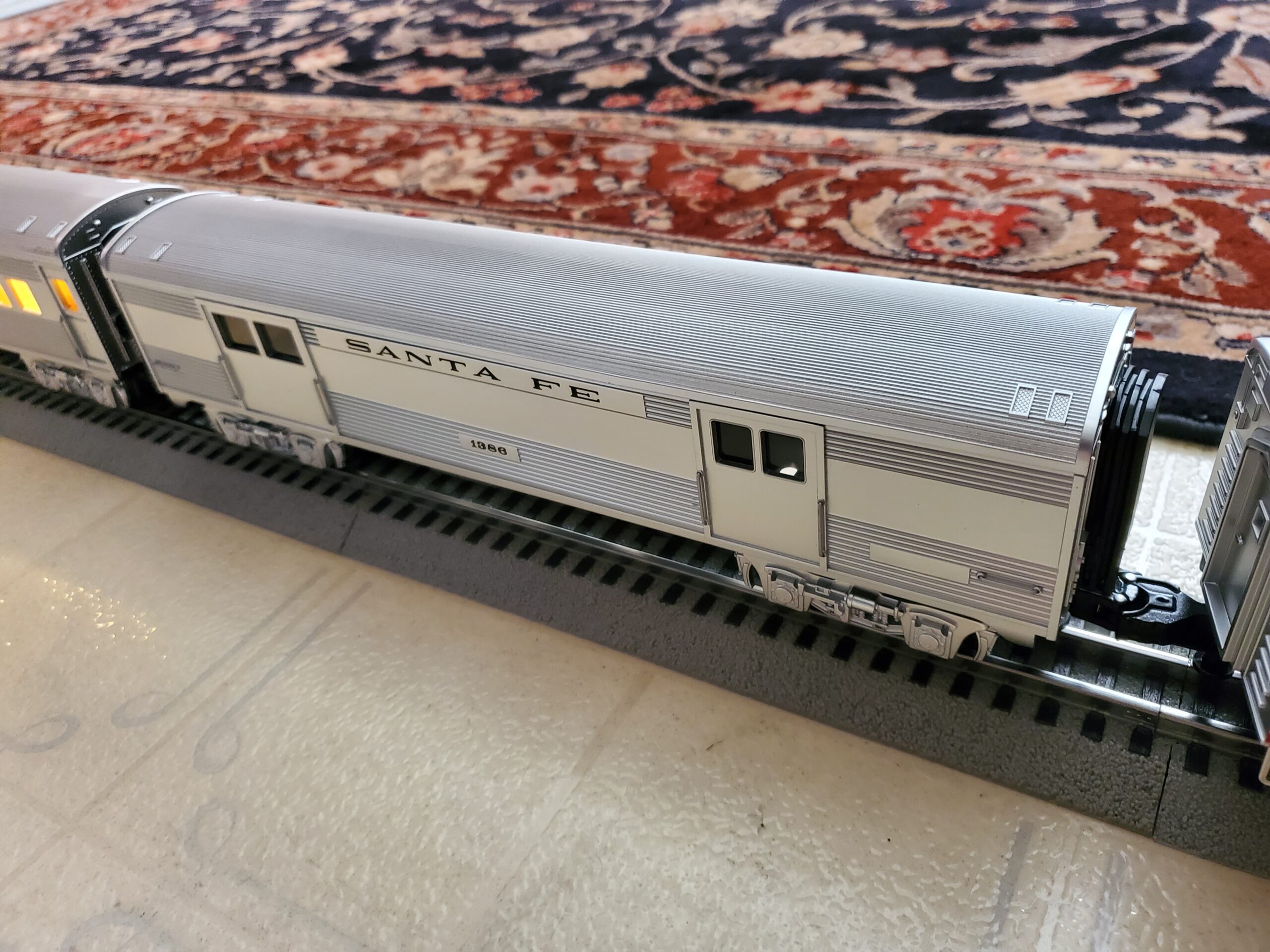 Lionel Santa Fe, Electric O Gauge Model Train Cars, Add-On Baggage customer photo 2