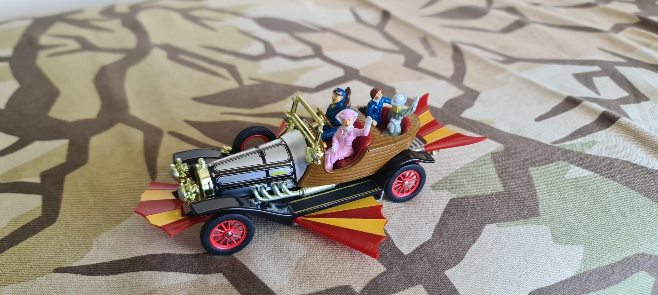 Corgi Diecast Model Cars - CC03502 Chitty Chitty Bang Bang Magical Car - 1:43 Pre-Built Model Vehicles Toy, Classic Metal Die Cast Collectible customer photo 1