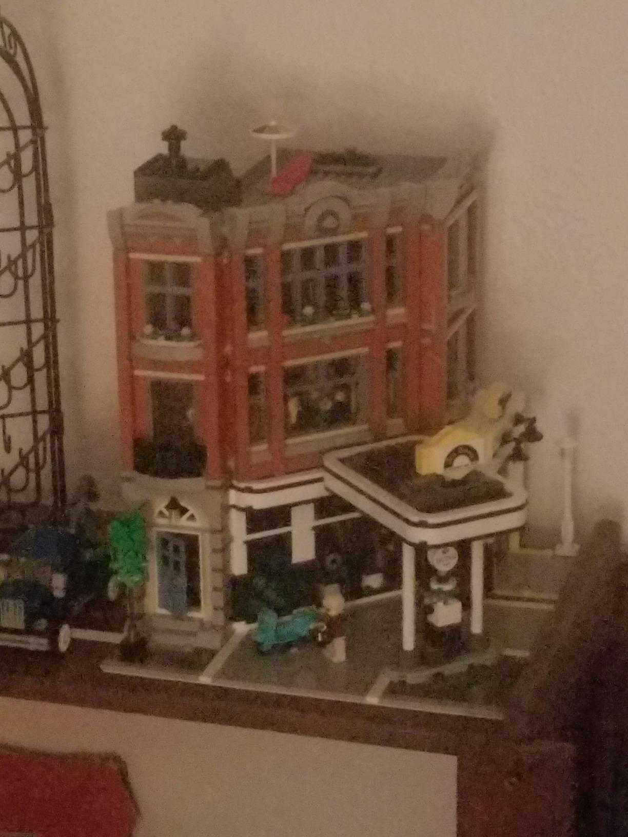 LEGO Creator Expert Corner Garage 10264 Building Kit (2569 Pieces) customer photo 1