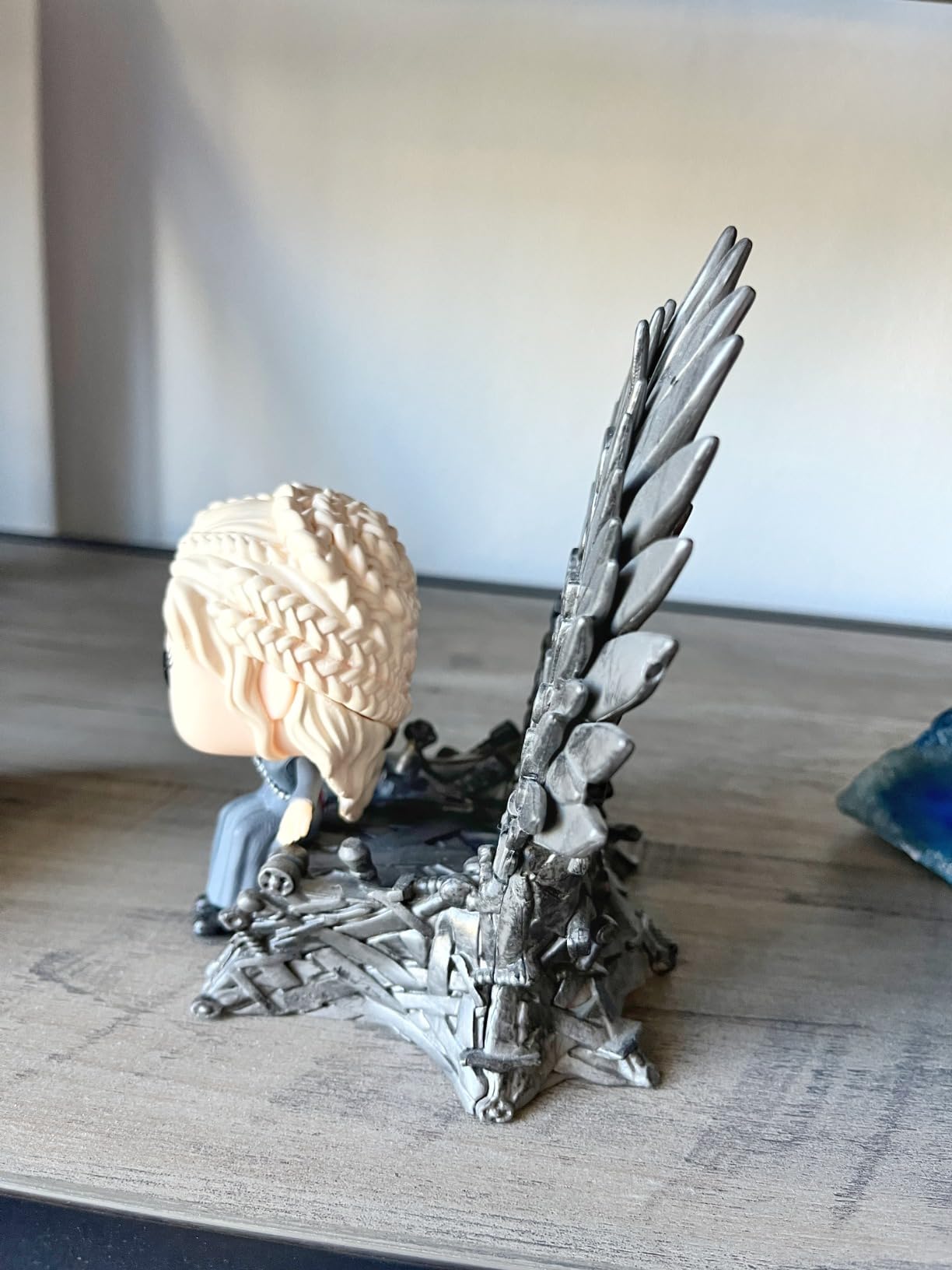 Pop! Deluxe: Game of Thrones - Daenerys Sitting on Throne, Multicolor, Standard customer photo 1