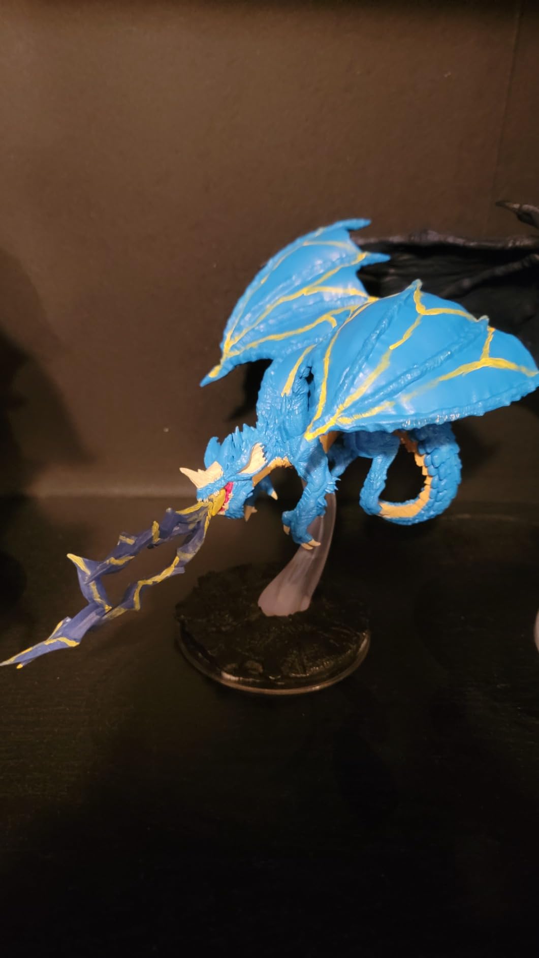 WizKids D&D Nolzur's Marvelous Miniatures: Young Blue Dragon customer photo 1