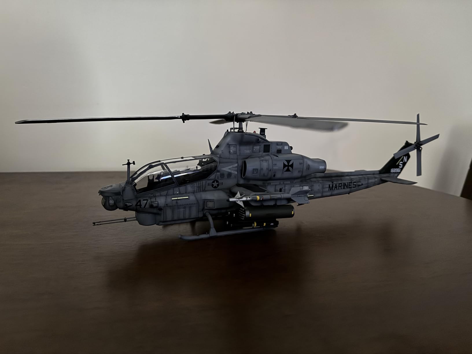 Academy ACA12127 1:35 USMC AH-1Z Cobra 'Shark Mouth' Model Building Kit customer photo 1