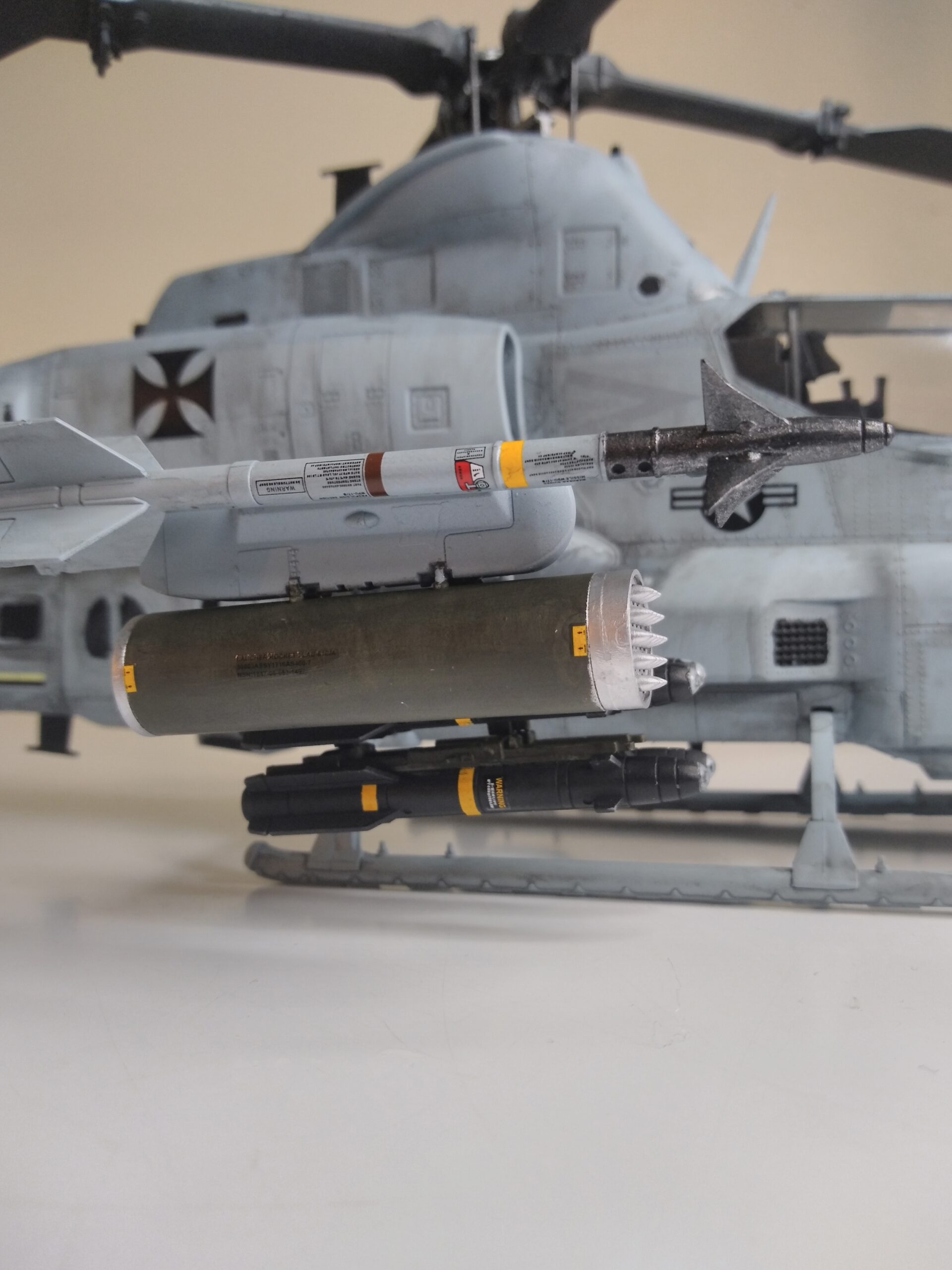 Academy ACA12127 1:35 USMC AH-1Z Cobra 'Shark Mouth' Model Building Kit customer photo 2