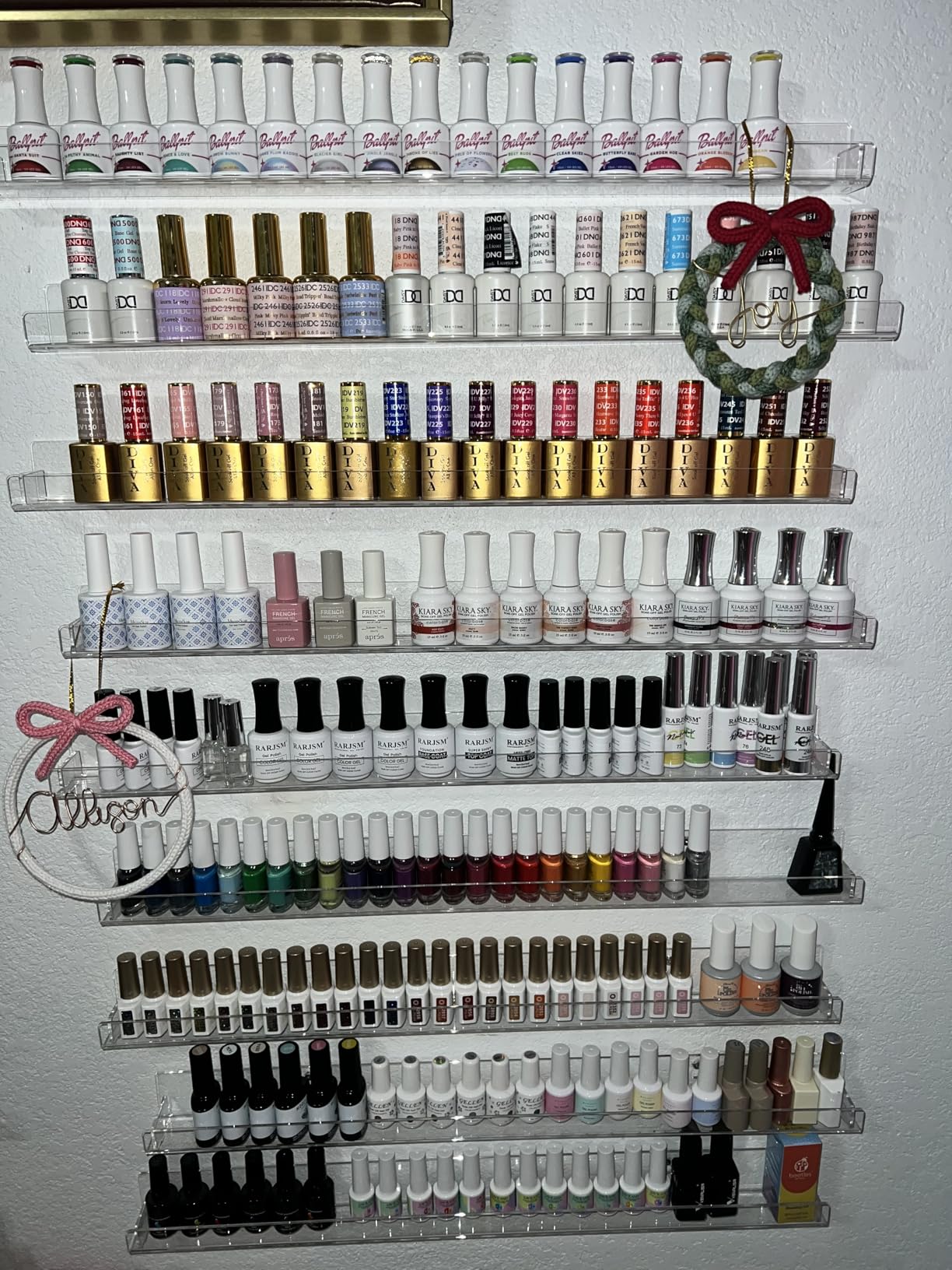 NIUBEE 6 Pack Nail Polish Rack Wall Mounted Shelf with Removable Anti-Slip End Inserts, Clear Acrylic Nail Polish Organizer Display 90 Bottles customer photo 1