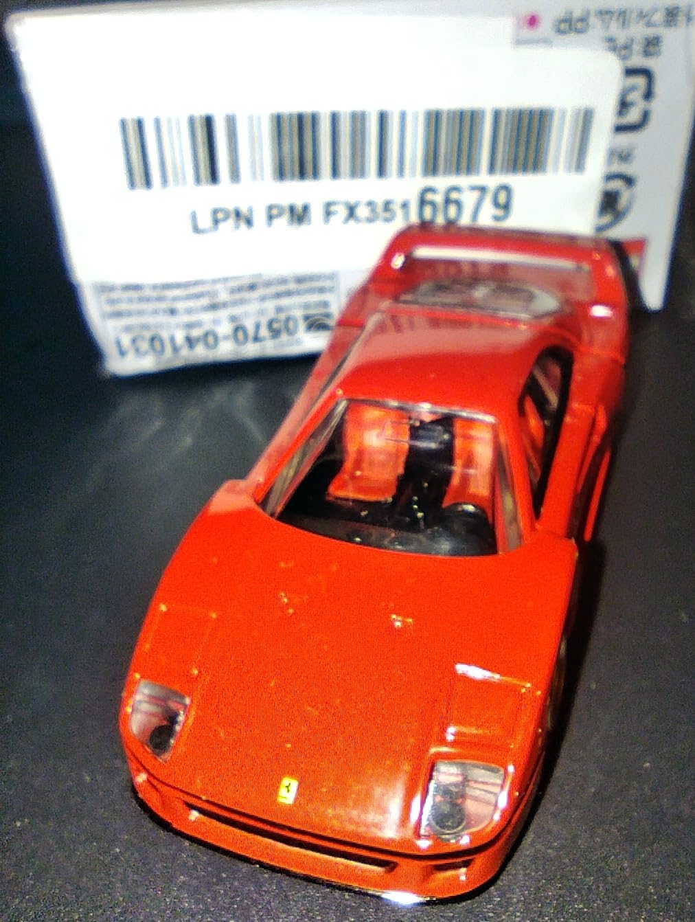 Premium Ferrari F40 - Takara Tomy Tomica - 1/62 Scale customer photo 1