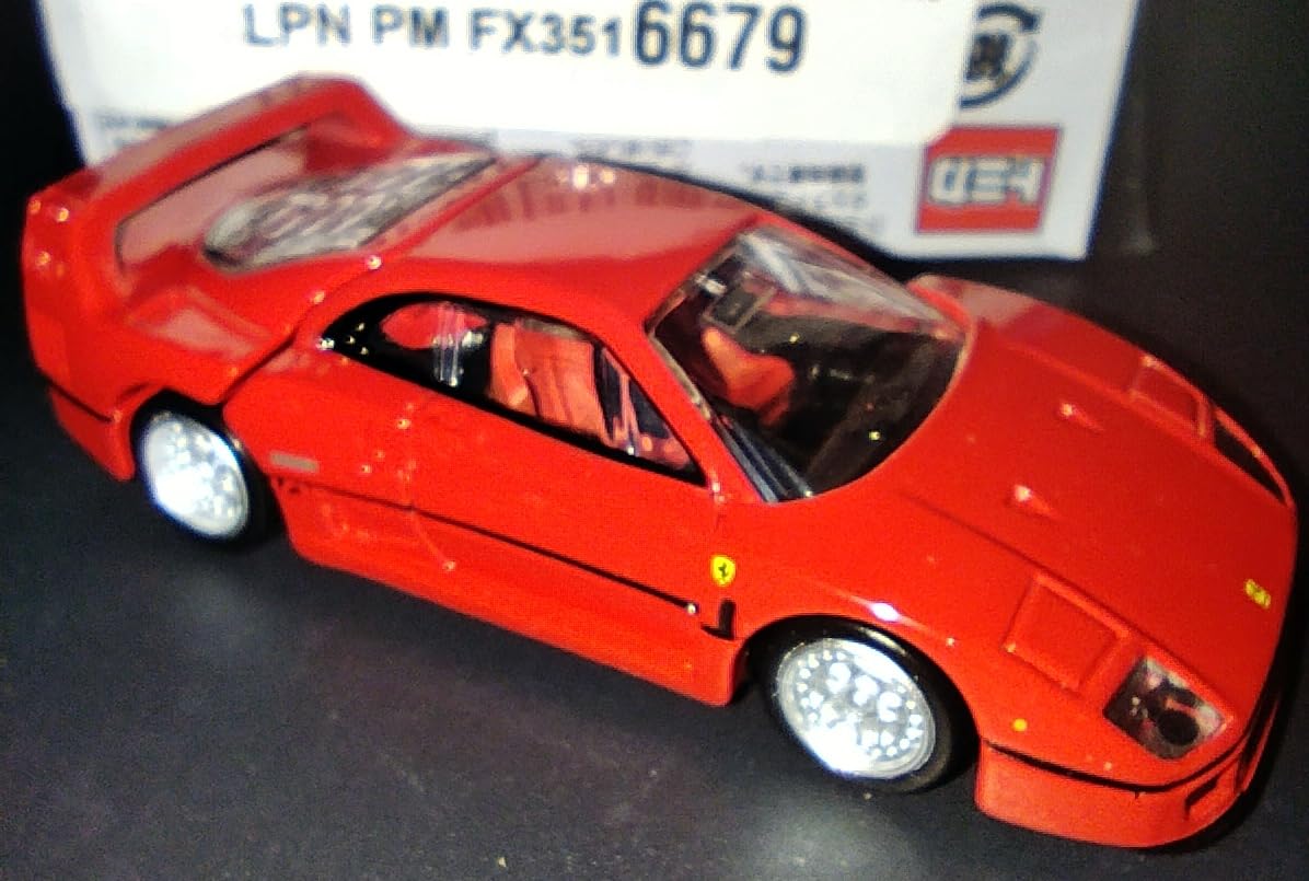 Premium Ferrari F40 - Takara Tomy Tomica - 1/62 Scale customer photo 2