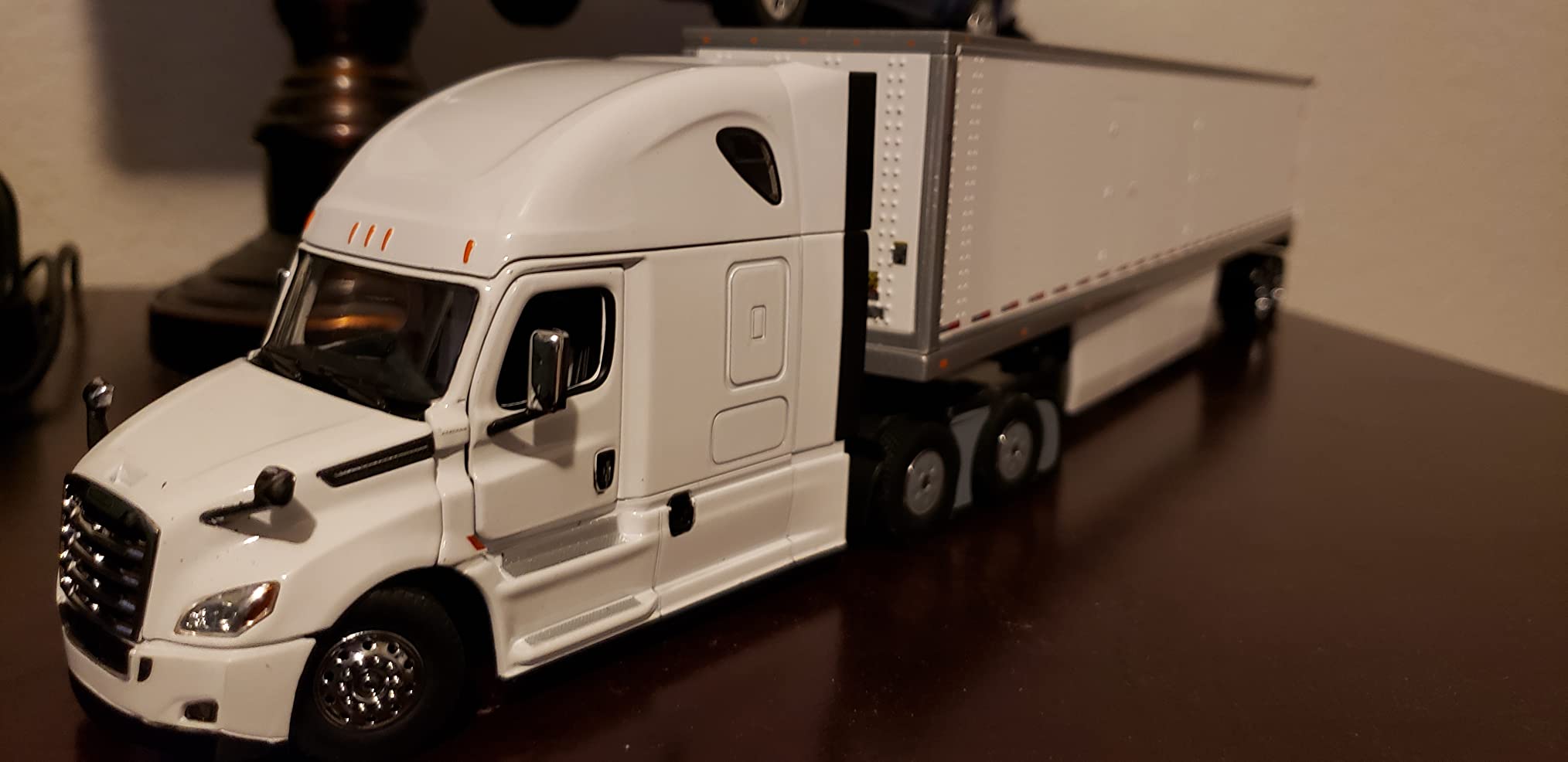 Diecast Masters 1:50 Scale Freightliner Cascadia SBFA Tandem with 72