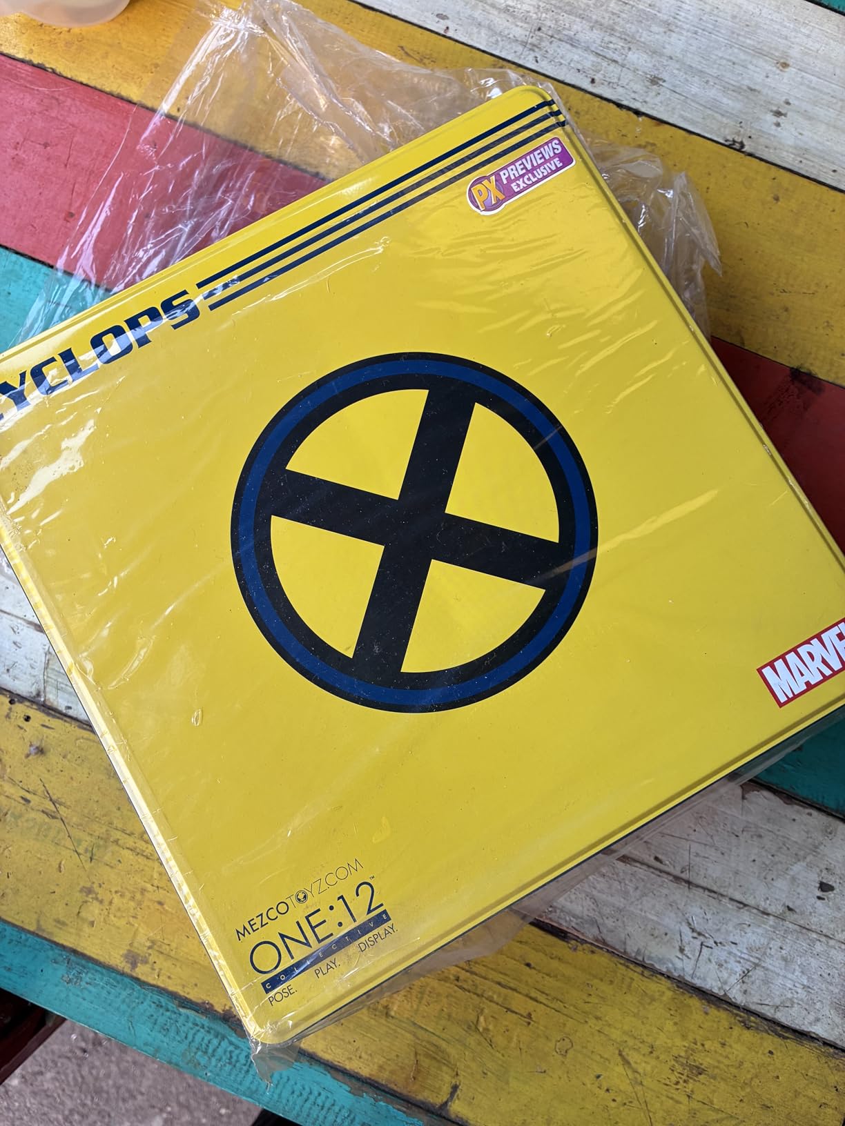 Mezco One: 12 Collective: Marvel Classic Cyclops Action Figure, Multicolor (76290) customer photo 2