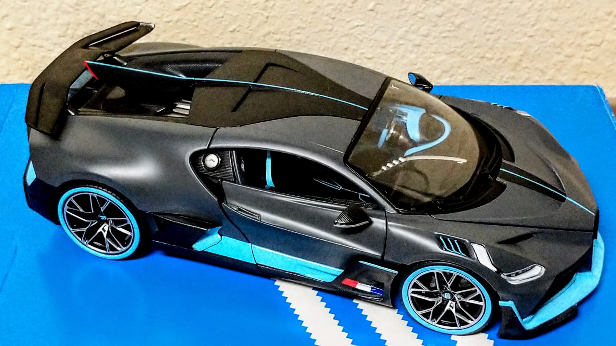 Bugatti Divo Matt Gray with Blue Accents 1/18 Diecast Model Car by Bburago 11045 customer photo 2