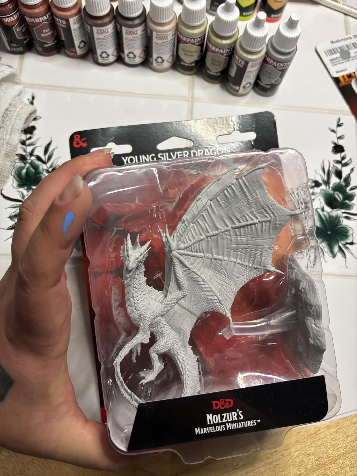WizKids D&D Nolzur's Marvelous Miniatures: Young Silver Dragon customer photo 2