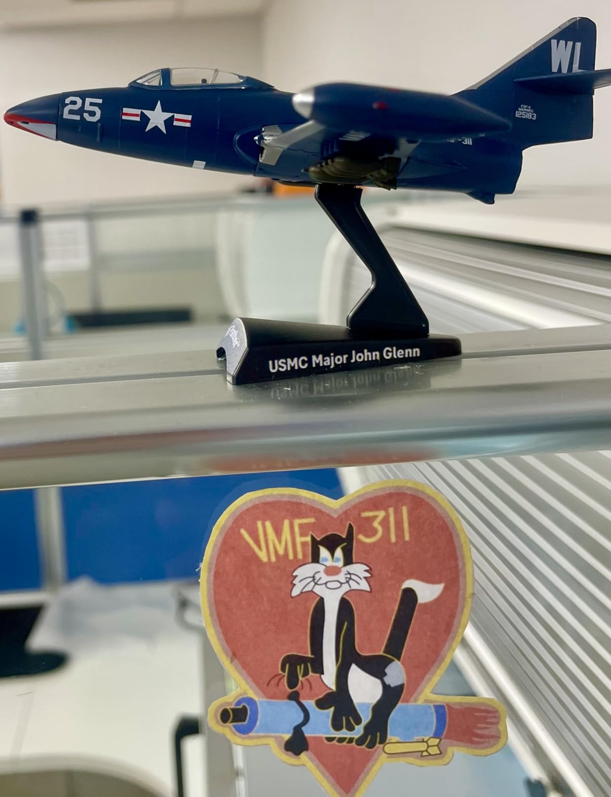 Daron Postage Stamp F9F Panther Silver/Black 1/100 customer photo 1