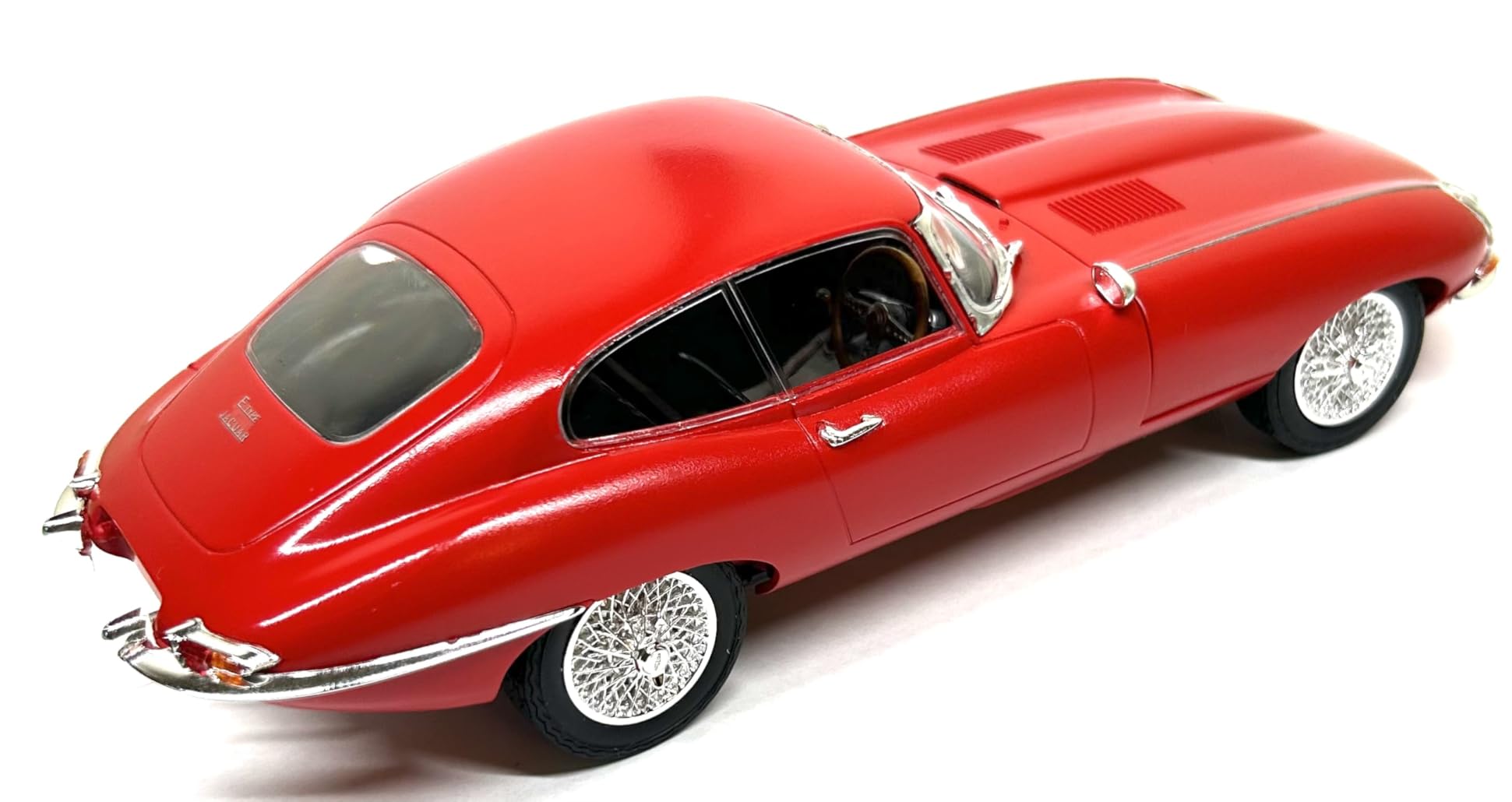 Revell 07668 Jaguar E-Type (Coupé) 1:24 Scale Unbuilt/Unpainted Plastic Model Kit, Red customer photo 2