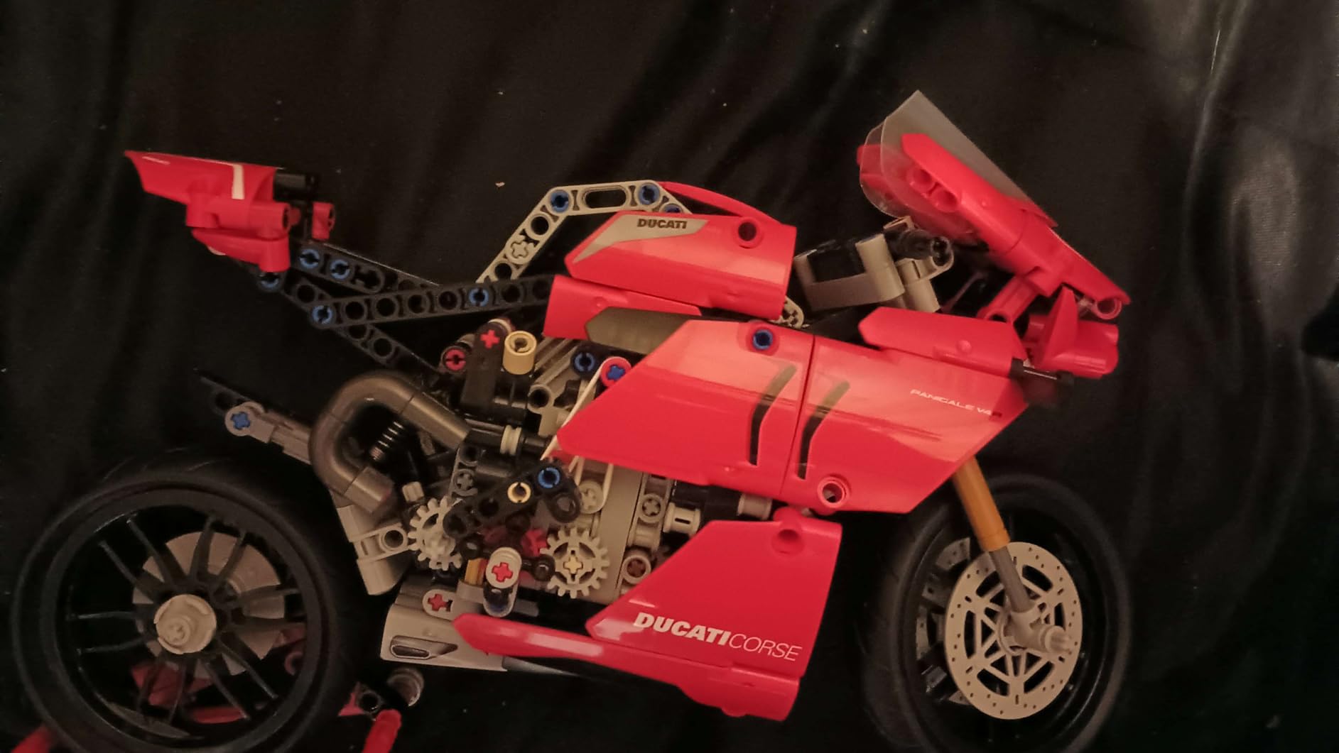 LEGO Technic Ducati Panigale V4 R Motorcycle 42107 Building Set - Collectible Superbike Display Model Kit with Gearbox and Working Suspension, Fun for Adults, and Motorcycle Enthusiasts customer photo 2