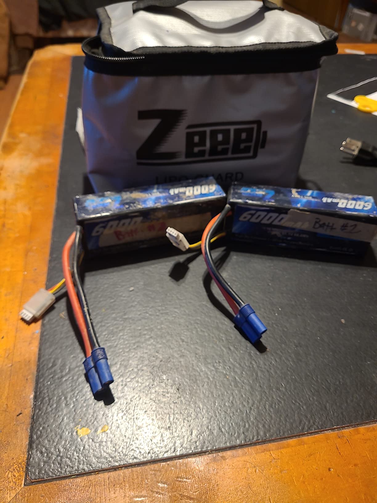 Zeee 11.1V 80C 3S 6000mAh Lipo Battery Hard Case Battery with EC5 Connector for RC 1/8 1/10 Scale Vehicles Car Trucks Boats(2 Pack) customer photo 2