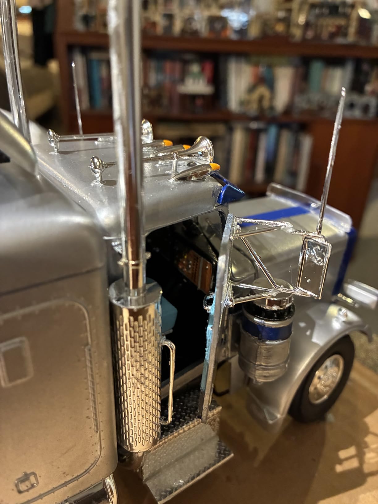 85-2627 Peterbilt 359 1:25 Scale 302-Piece Skill Level 5 Model Car Building Kit customer photo 1