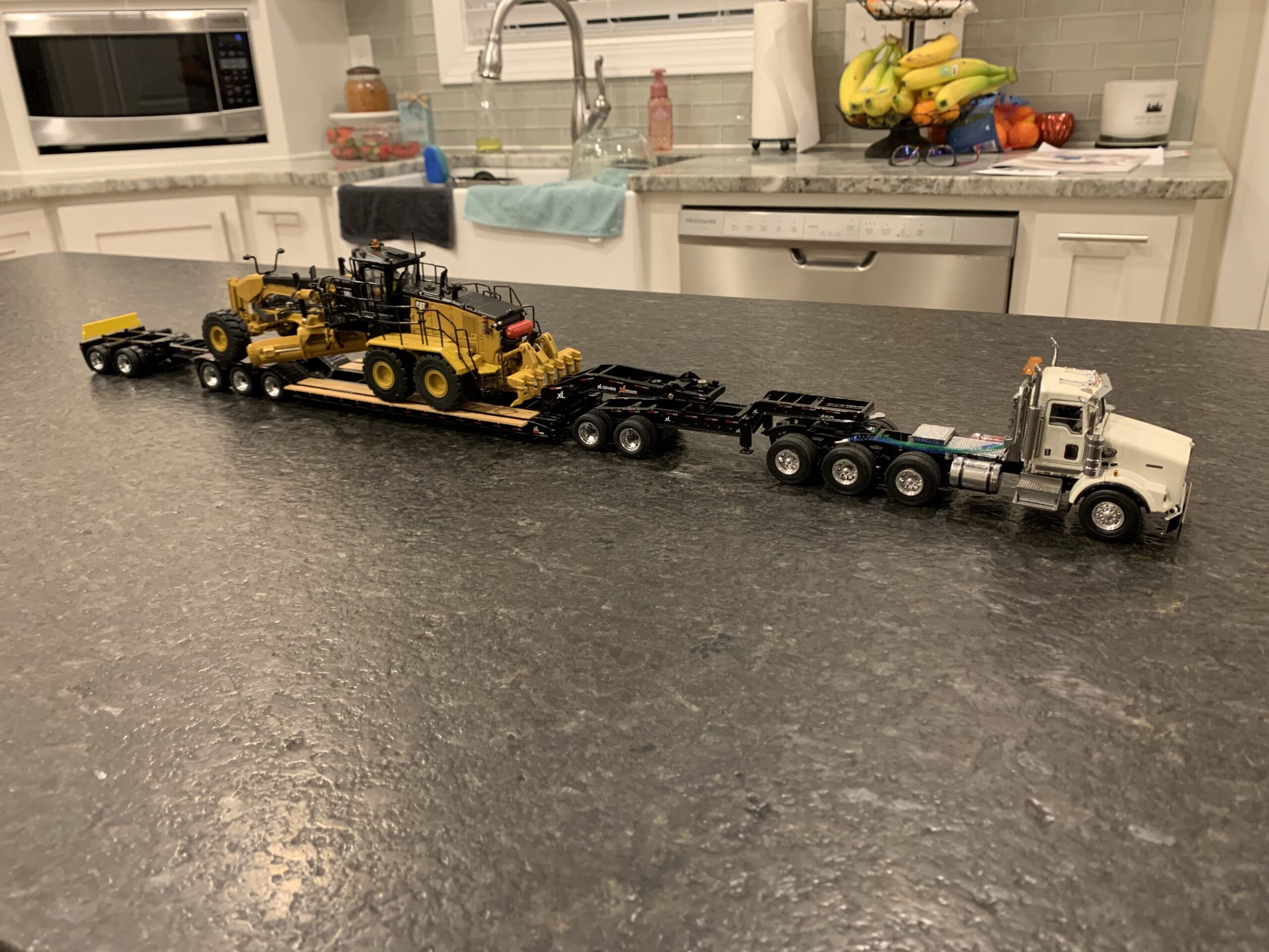 Diecast Masters XL 120 Low-Profile HDG Outrigger Style Trailer with Jeep and 2 Boosters Transport Series 1/50 Diecast Model 91033 customer photo 2