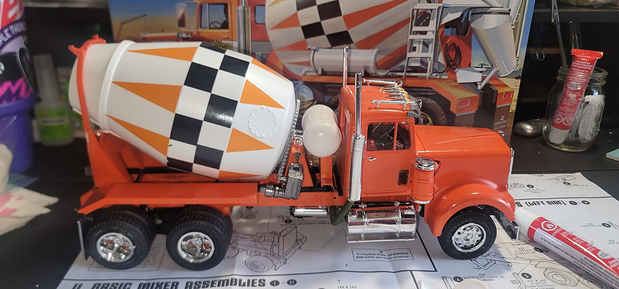 Round 2 Unknown AMT Kenworth/Challenge Transit Cement Mixer 1:25 Scale Model Kit (AMT1215) customer photo 1